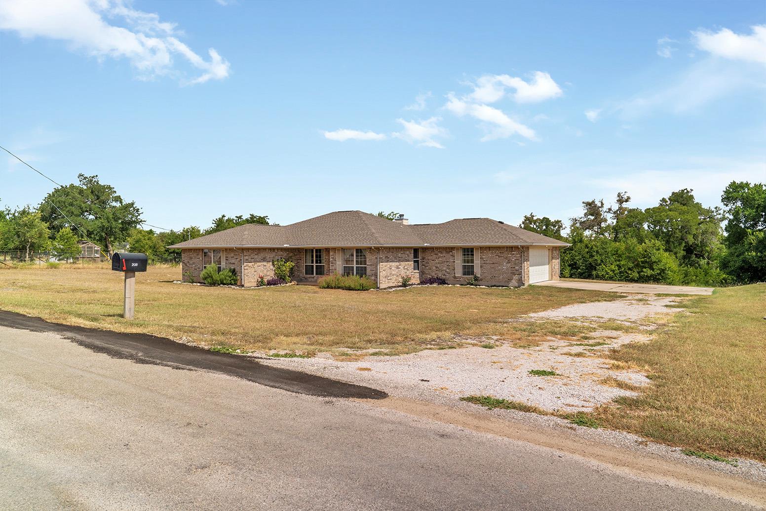 208 Settlers RDG, Bertram, TX 78605