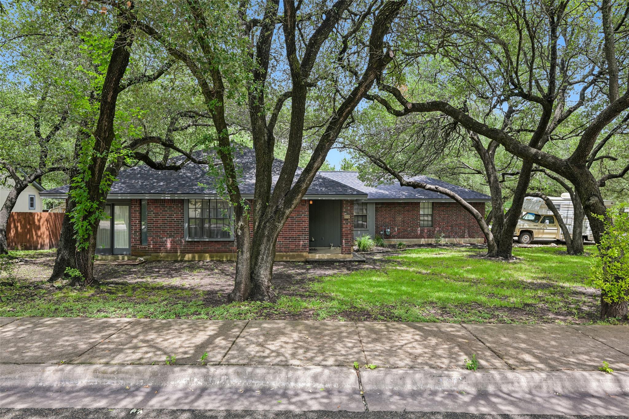 606 Prize Oaks DR, Cedar Park, TX 78613