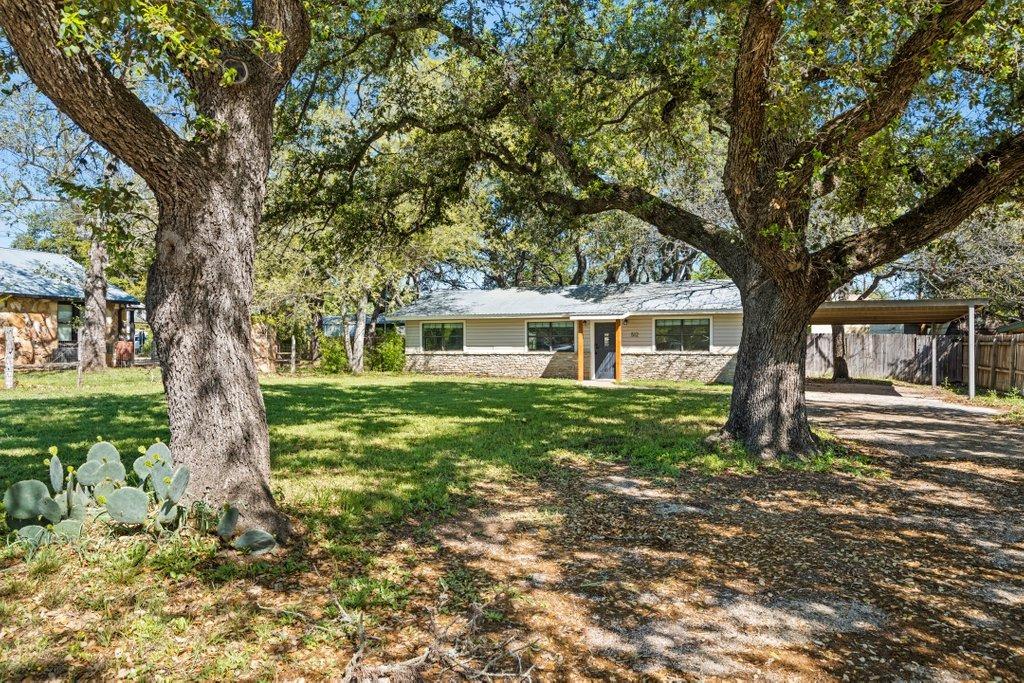 512 W Pecan DR, Johnson City, TX 78636