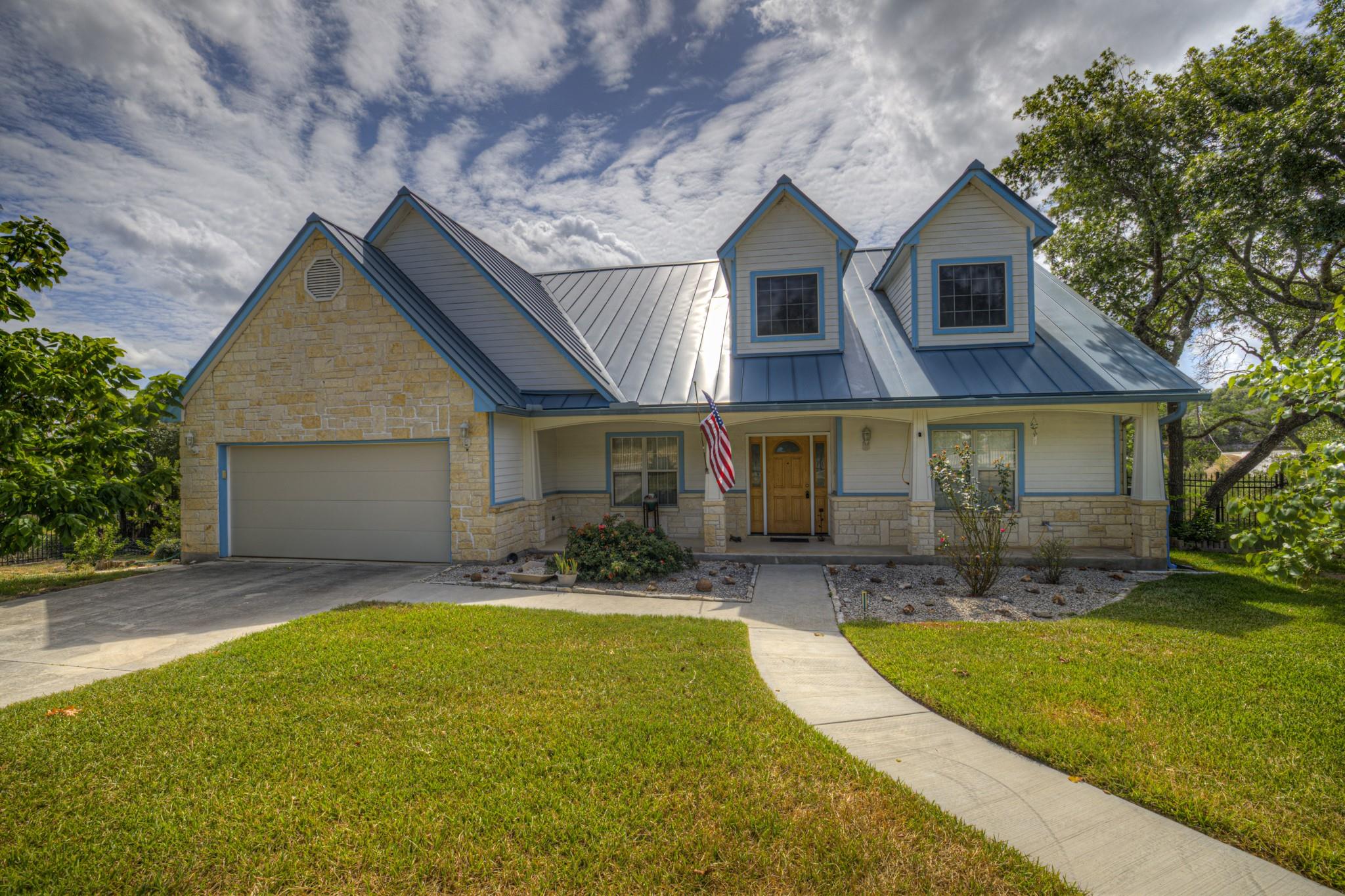 163 Riedel LN, Canyon Lake, TX 78133