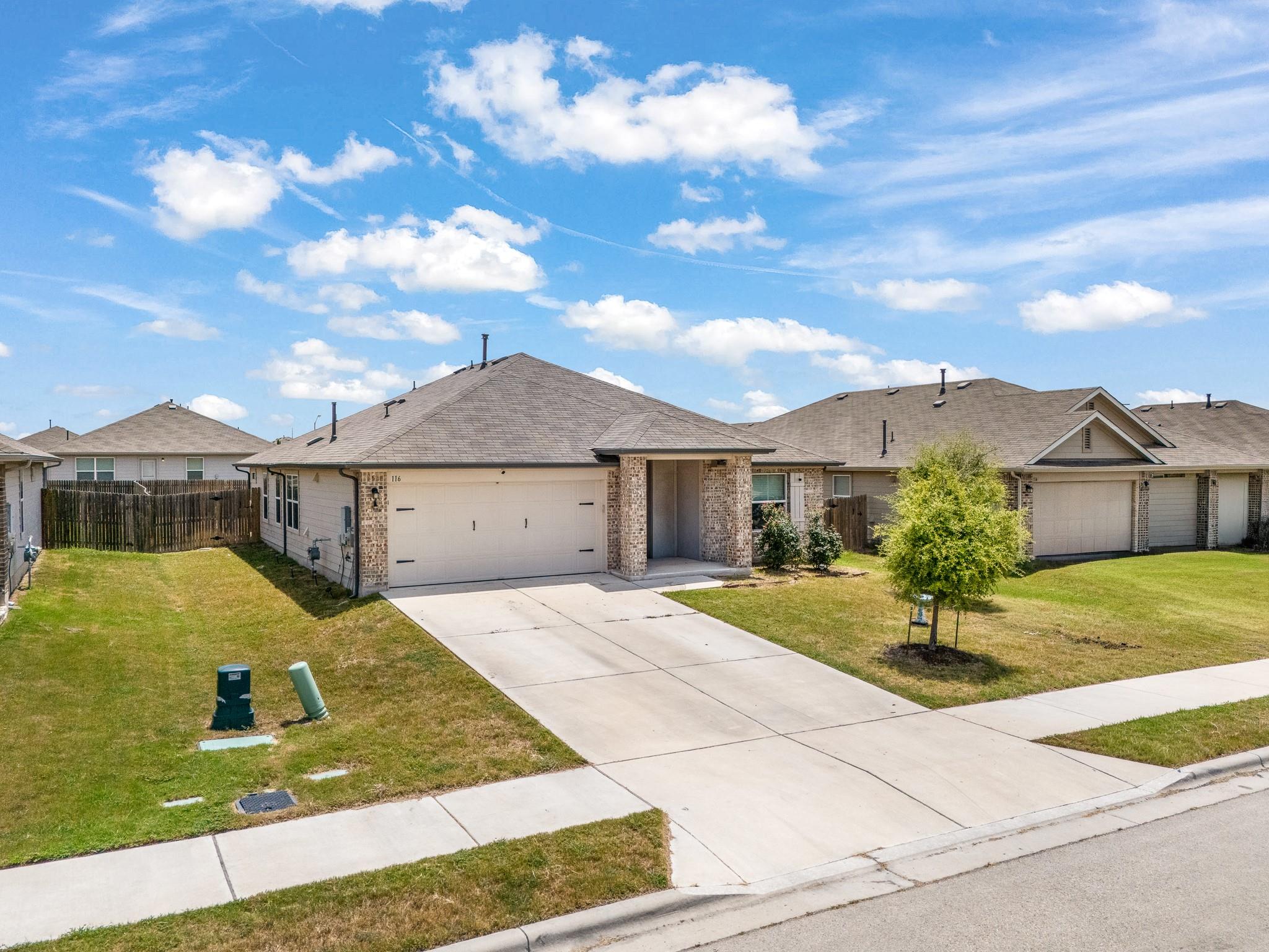 116 Stellamar DR, Hutto, TX 78634
