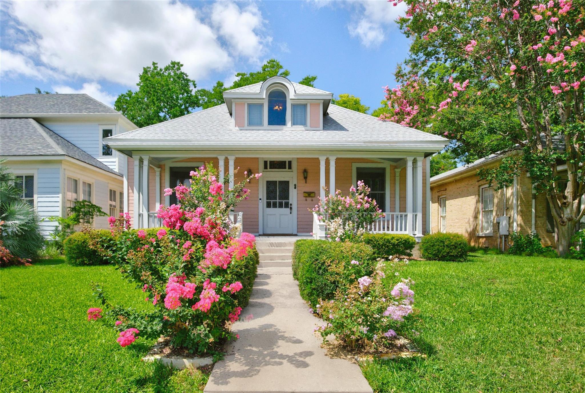 812 W 10th ST, Austin, TX 78701