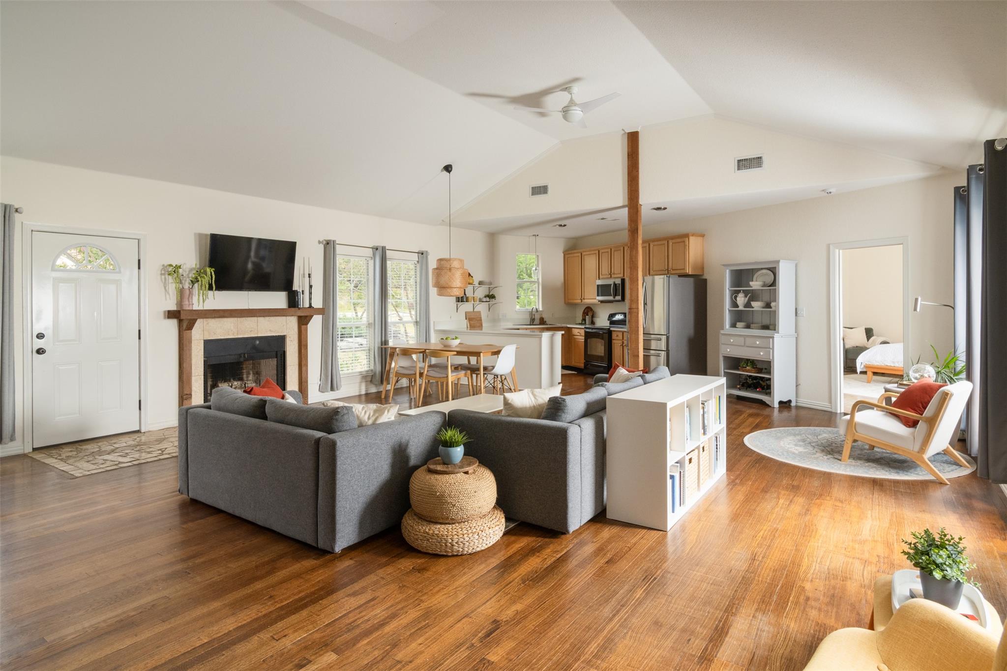 21900 Moulin DR, Spicewood, TX 78669