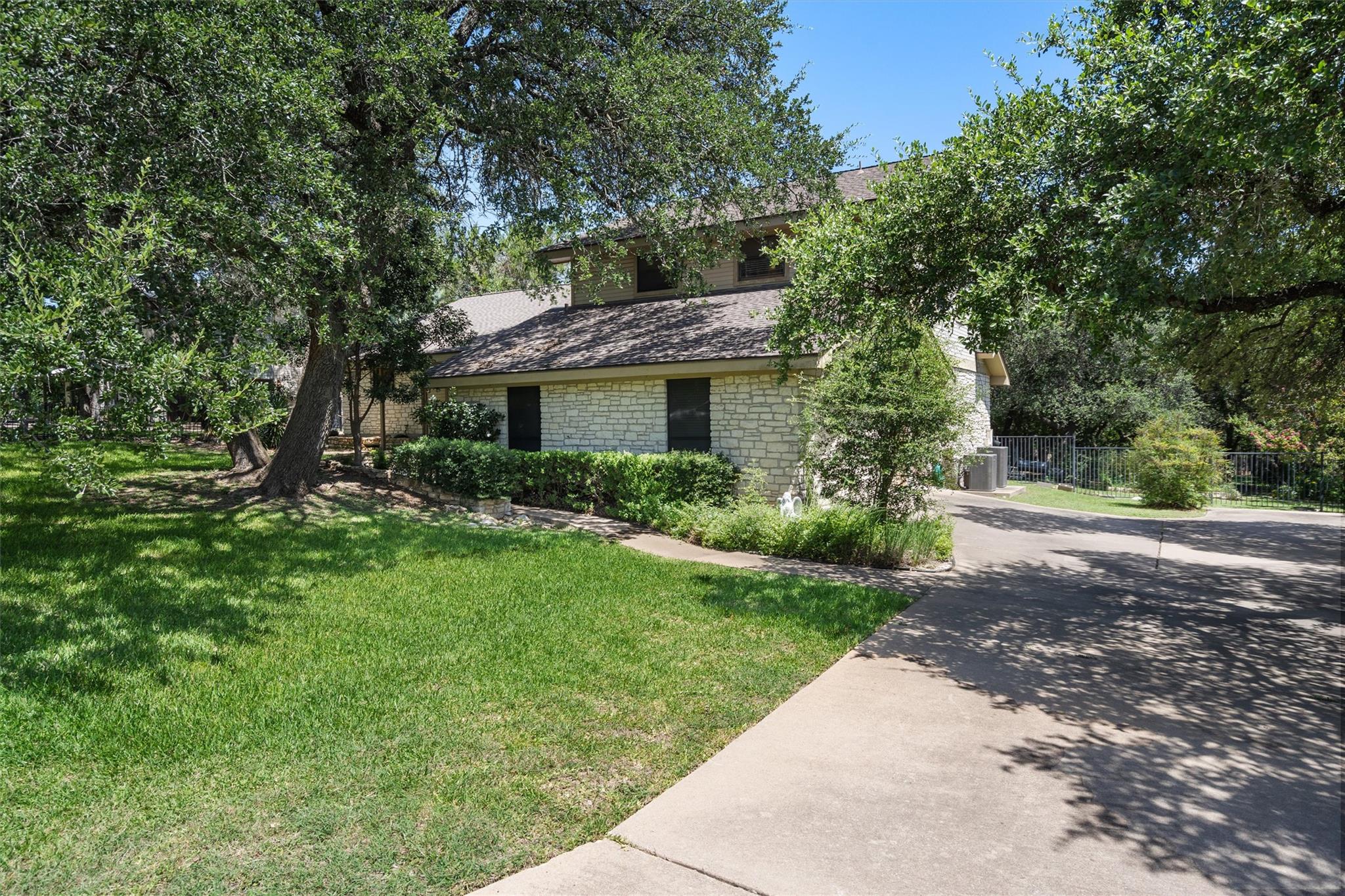 104 El Norte CT, Lakeway, TX 78734