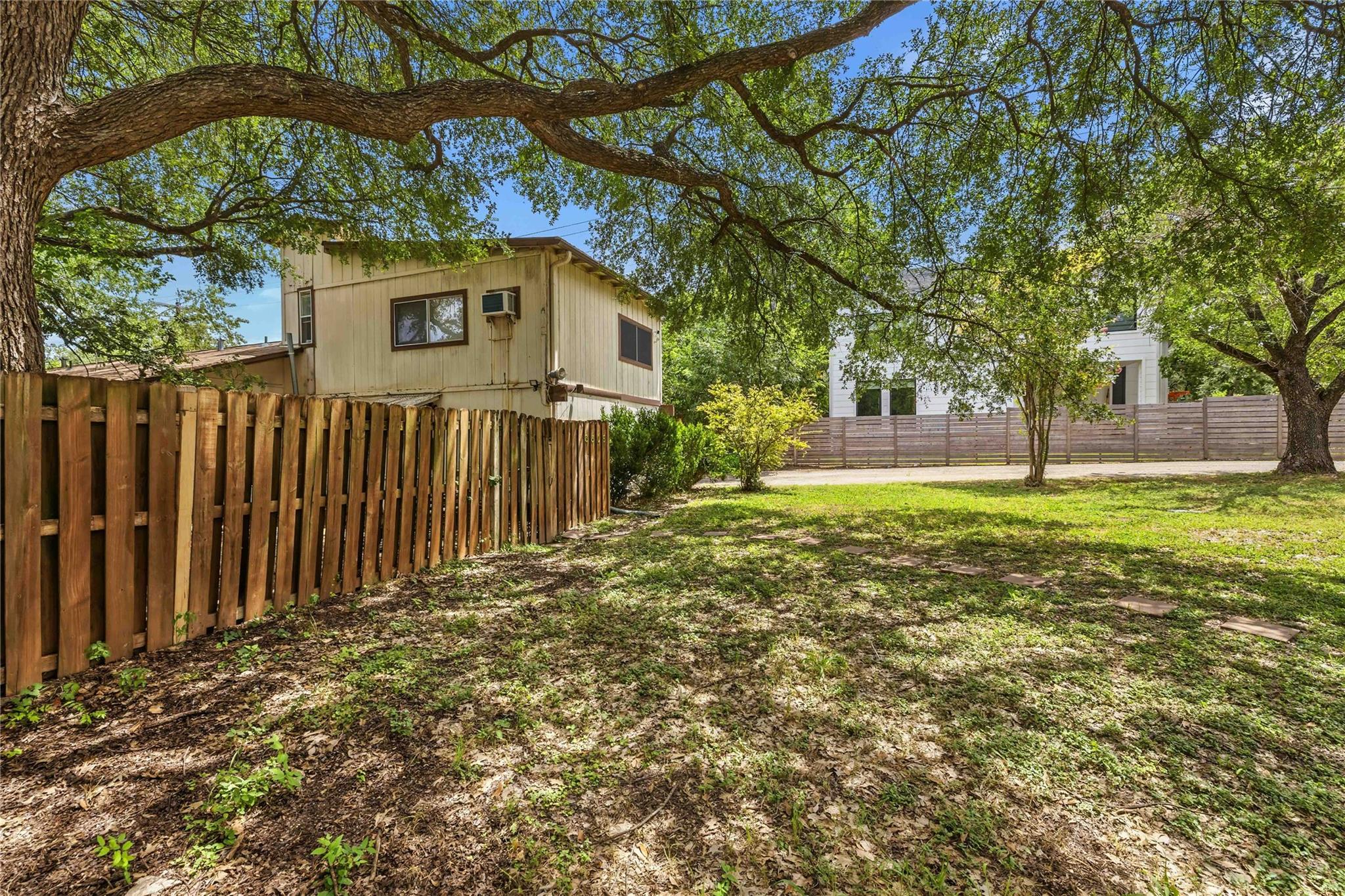 3305 Dolphin DR, Austin, TX 78704
