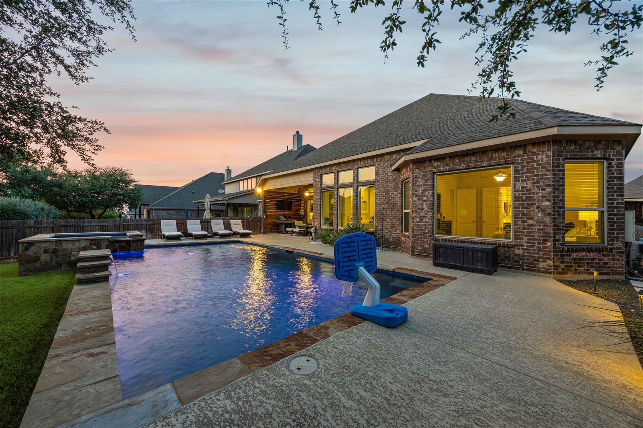 905 Bliss LN, Leander, TX 78641