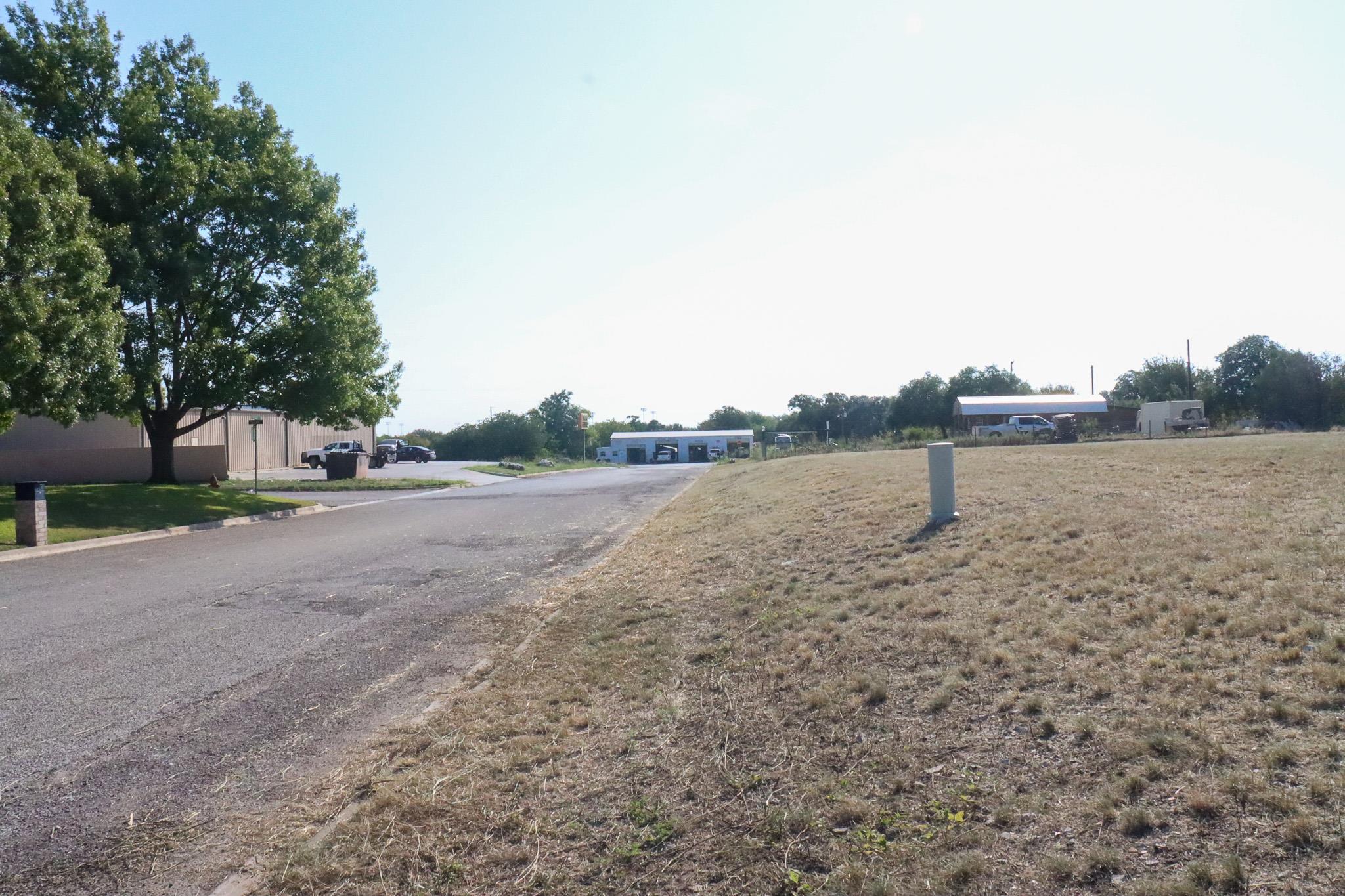 205 E Kelly LN, San Saba, TX 76877