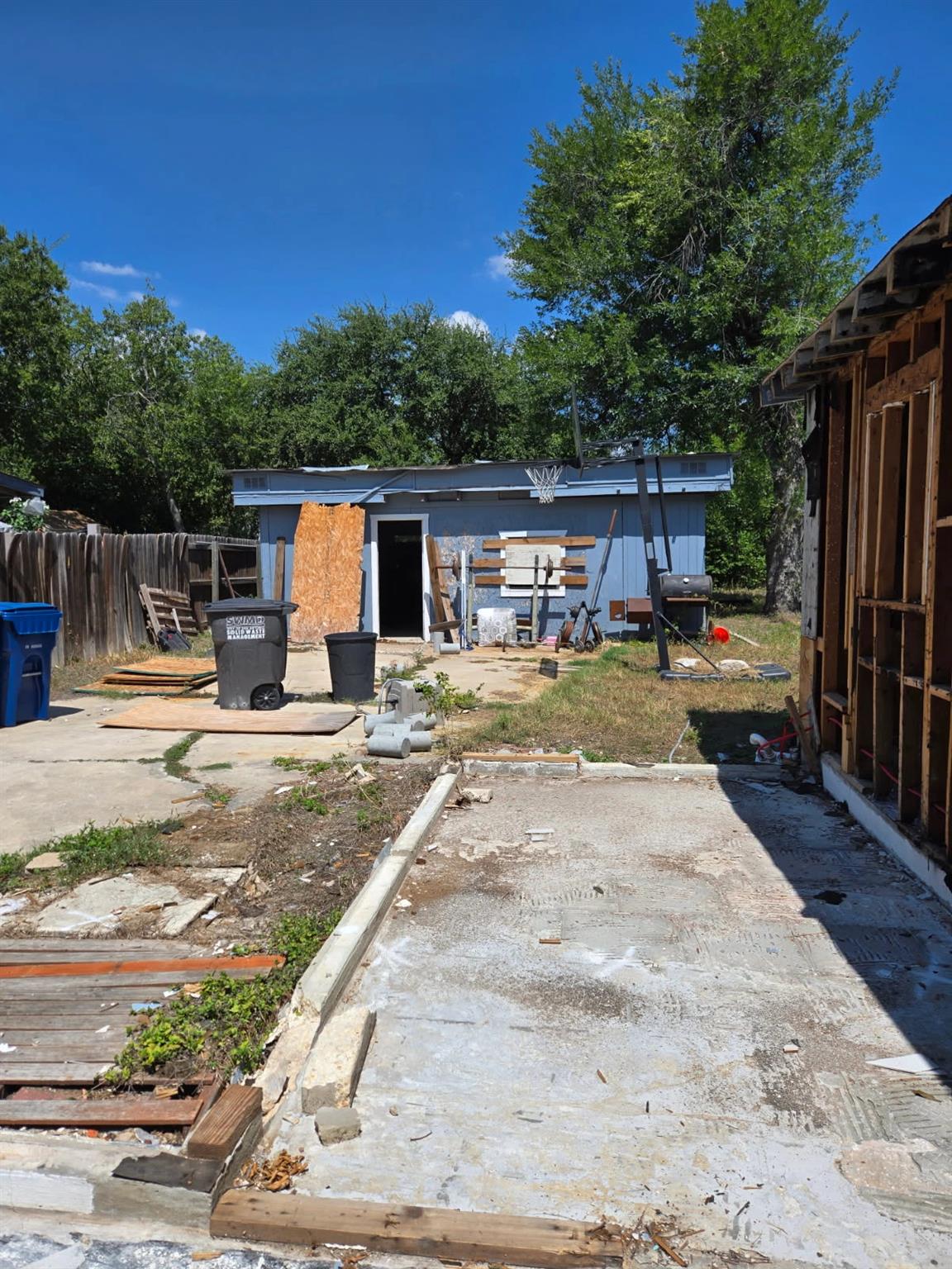 2427 Clara LN, San Antonio, TX 78213