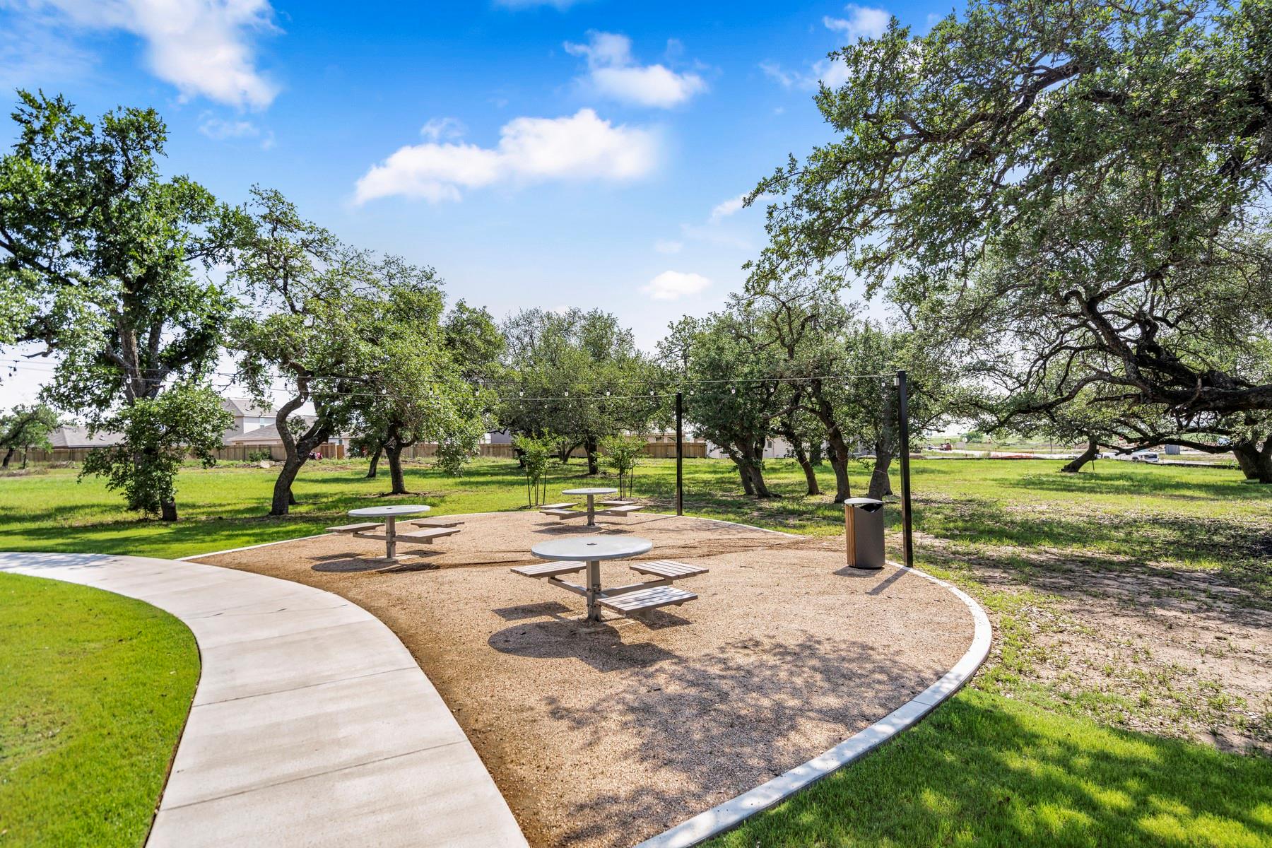 117 Paradise Canyon DR, Jarrell, TX 76537