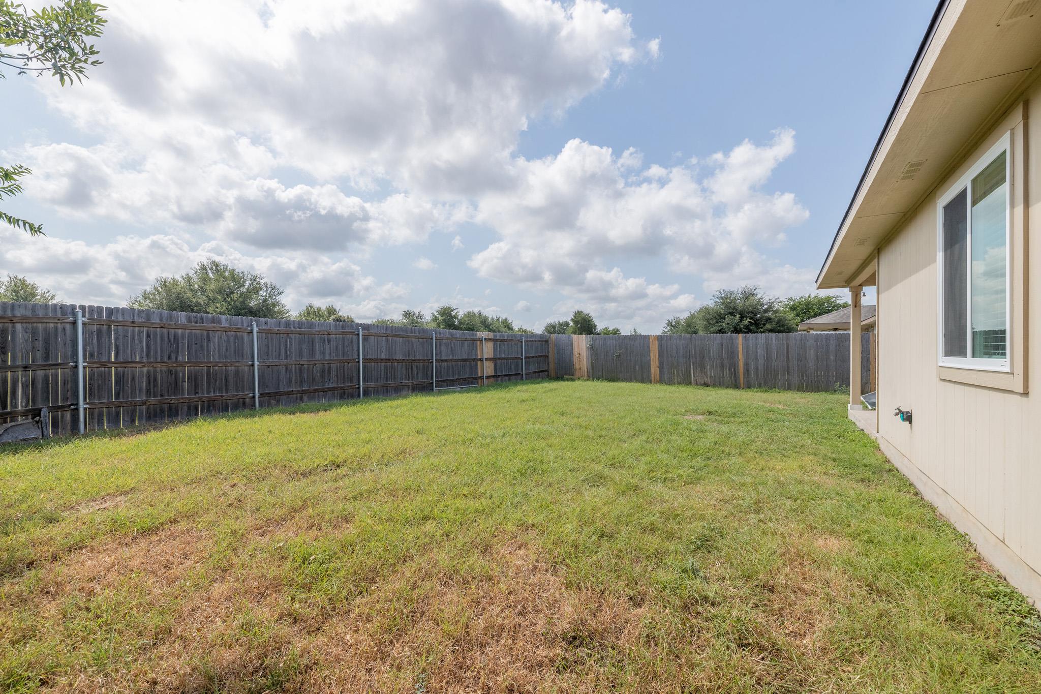 306 Quail Hollow DR, Hutto, TX 78634