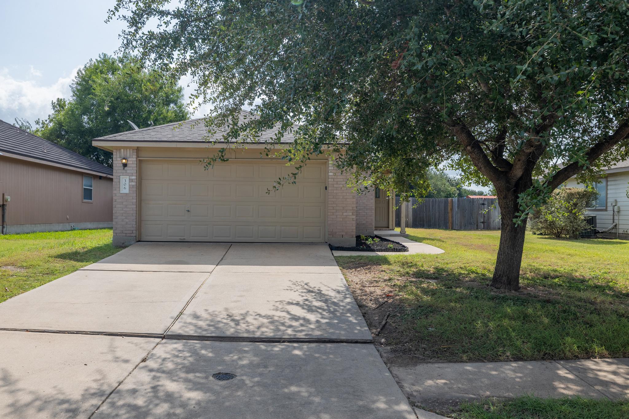 306 Quail Hollow DR, Hutto, TX 78634