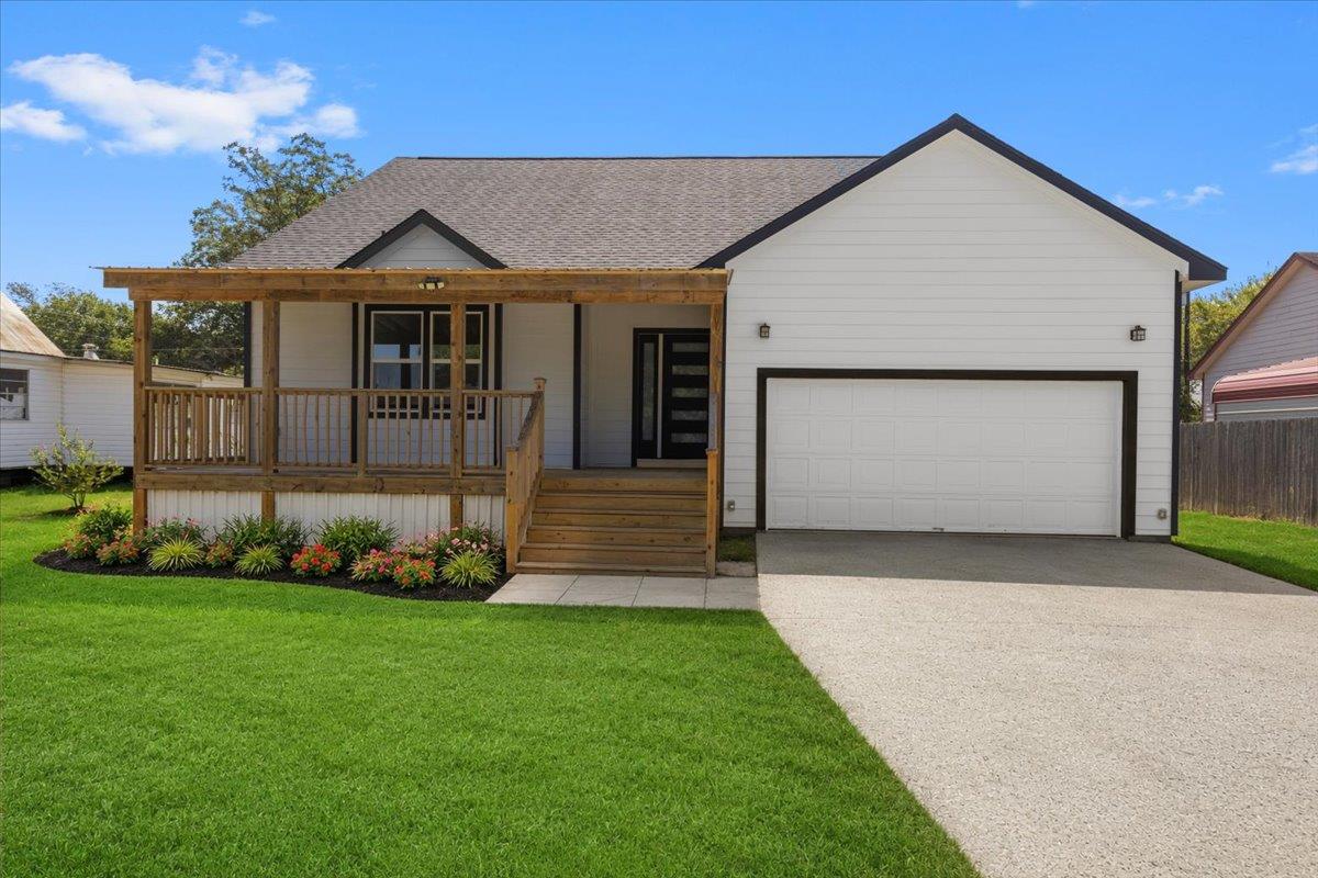 403 Jones ST, Smithville, TX 78957