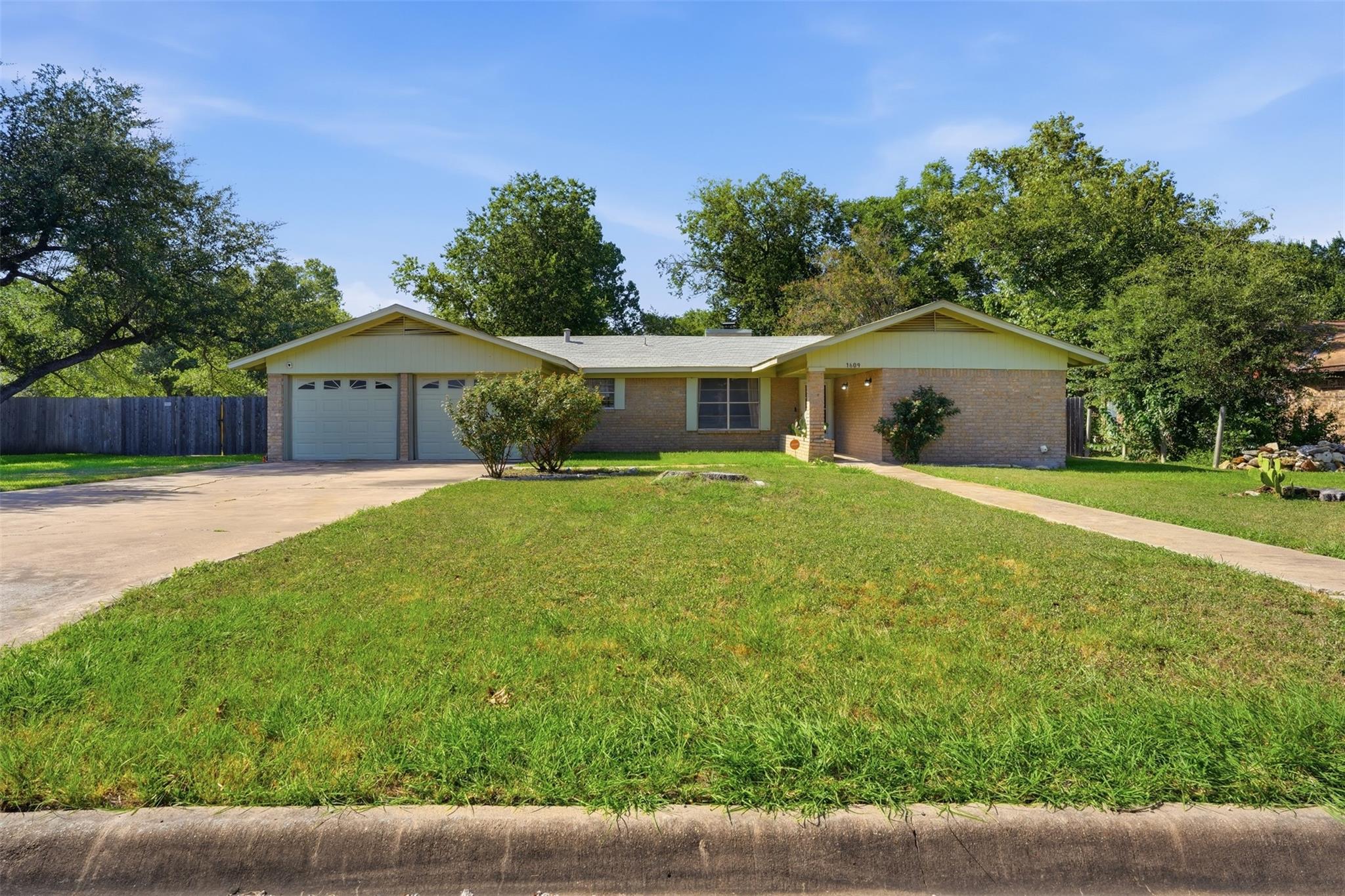 1609 Tammi LN, Taylor, TX 76574