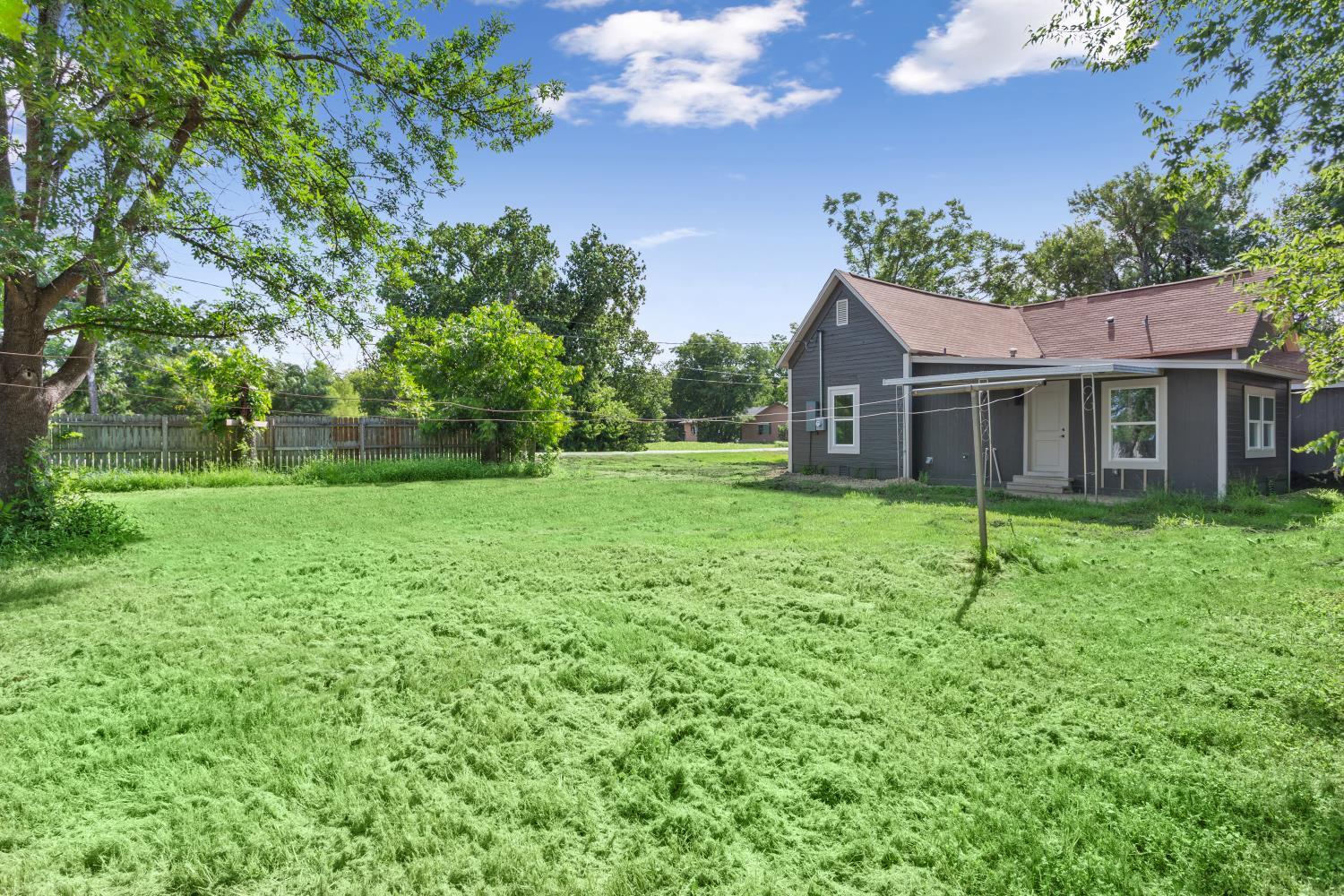405 S Evie ST, Bartlett, TX 76511