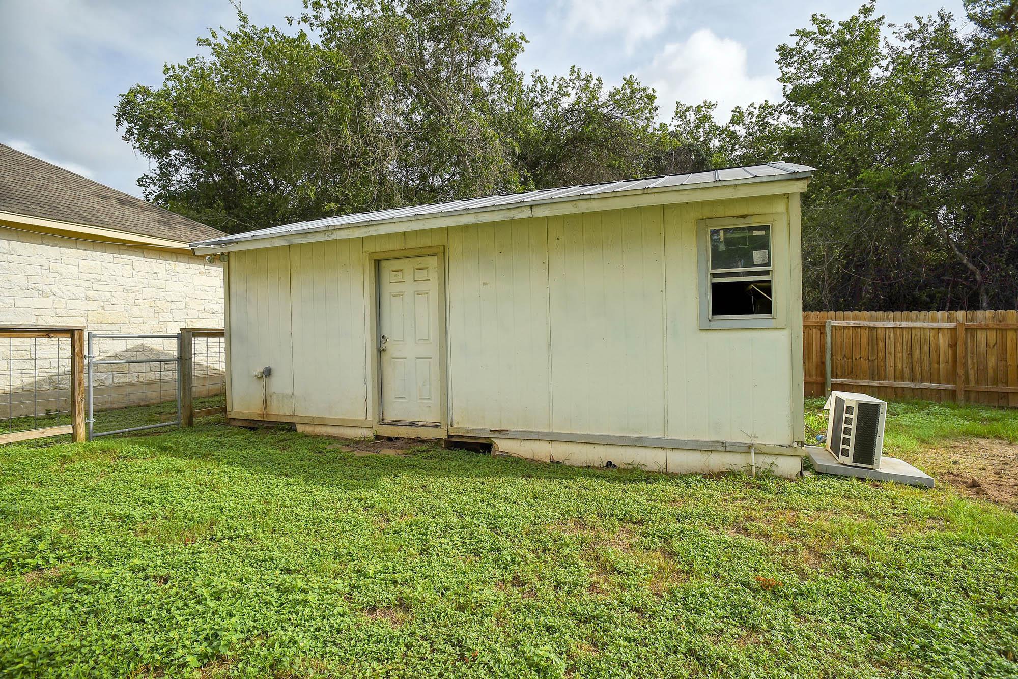 1335 Lovers LN, Bastrop, TX 78602