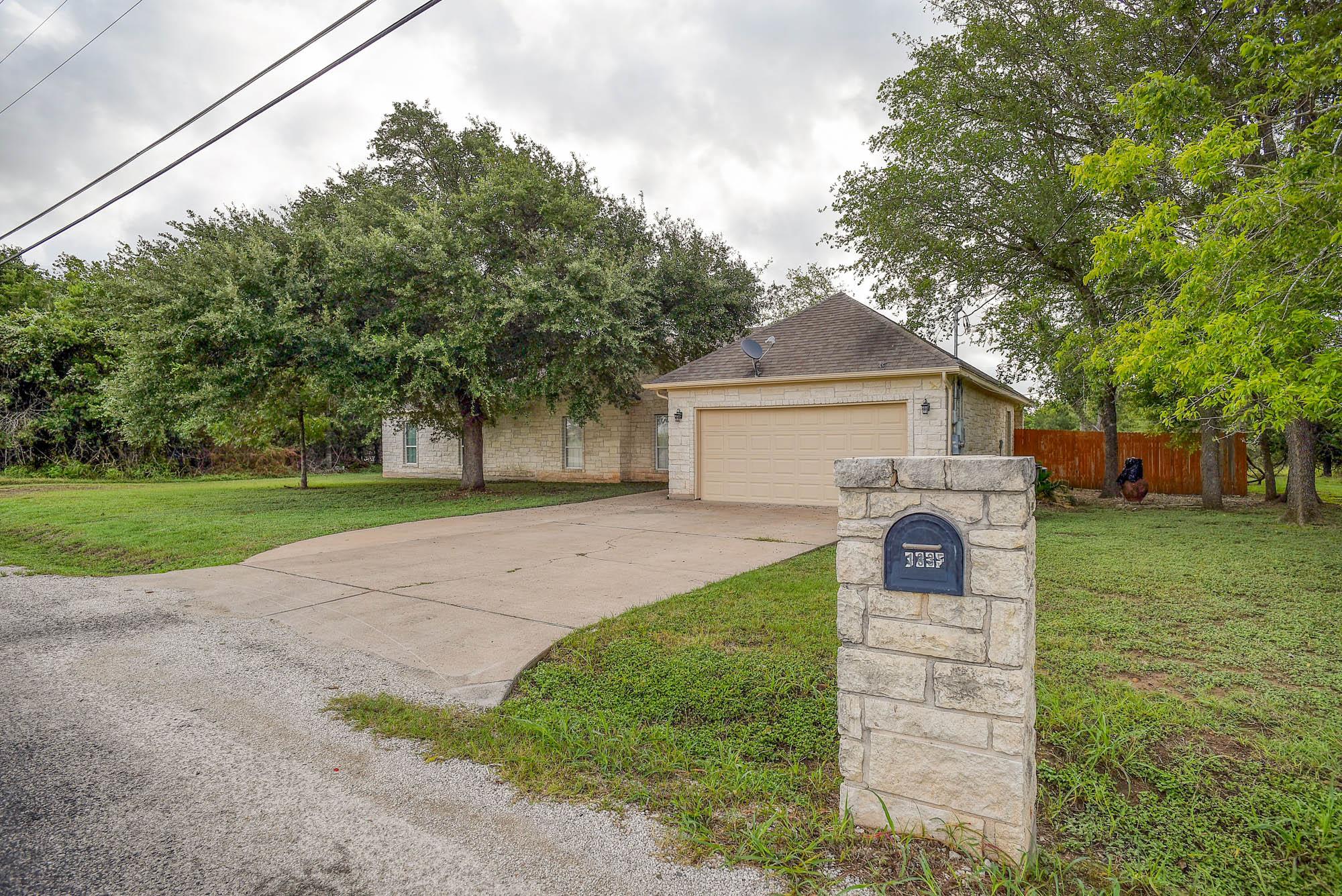 1335 Lovers LN, Bastrop, TX 78602