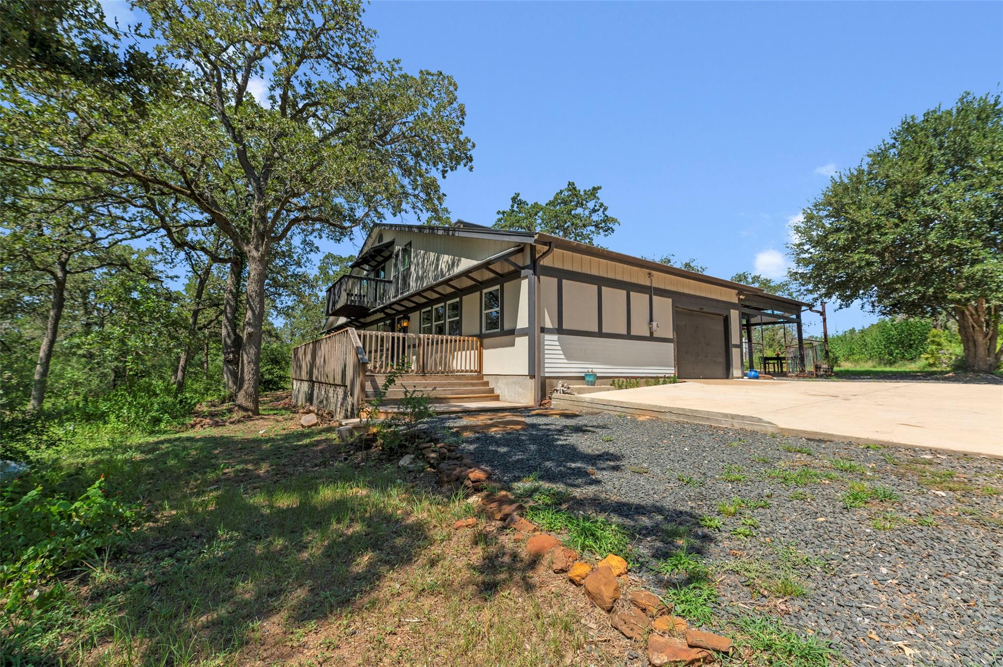 180 Ironstone RD, Smithville, TX 78957