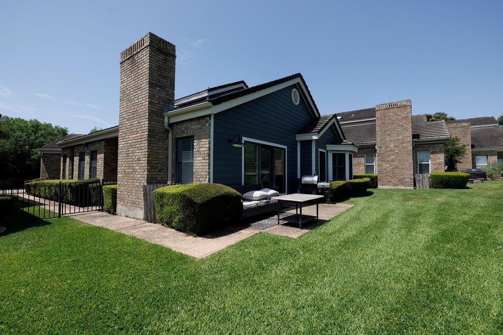 5 Champions LN, Lakeway, TX 78734