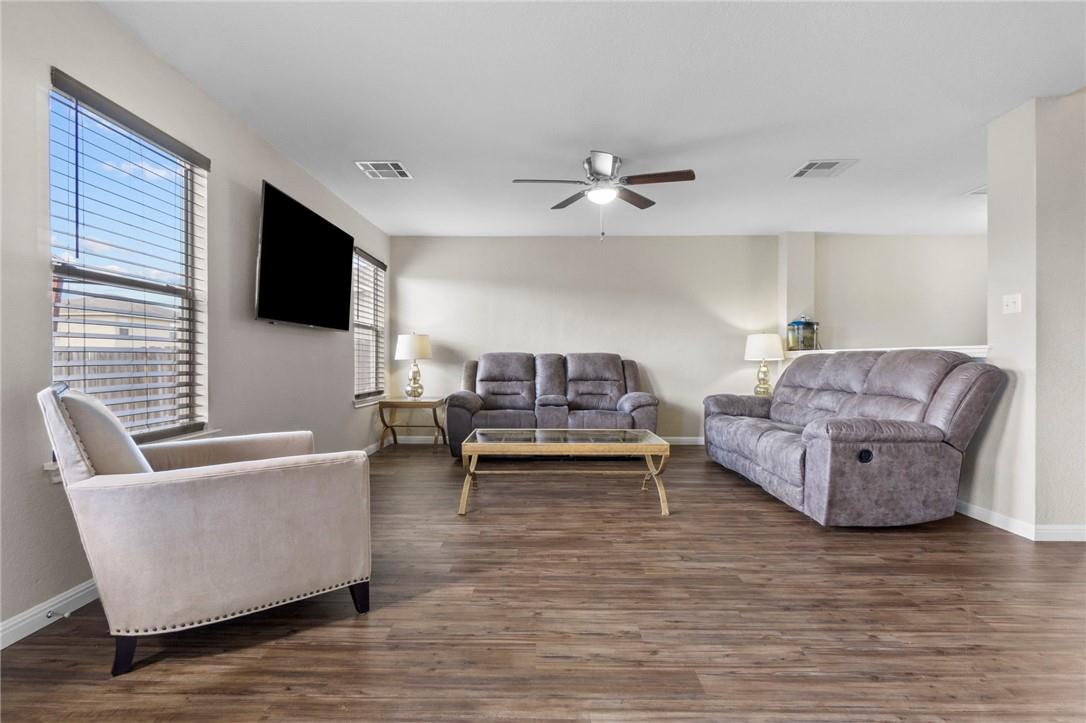 18425 Crestwind LN, Elgin, TX 78621