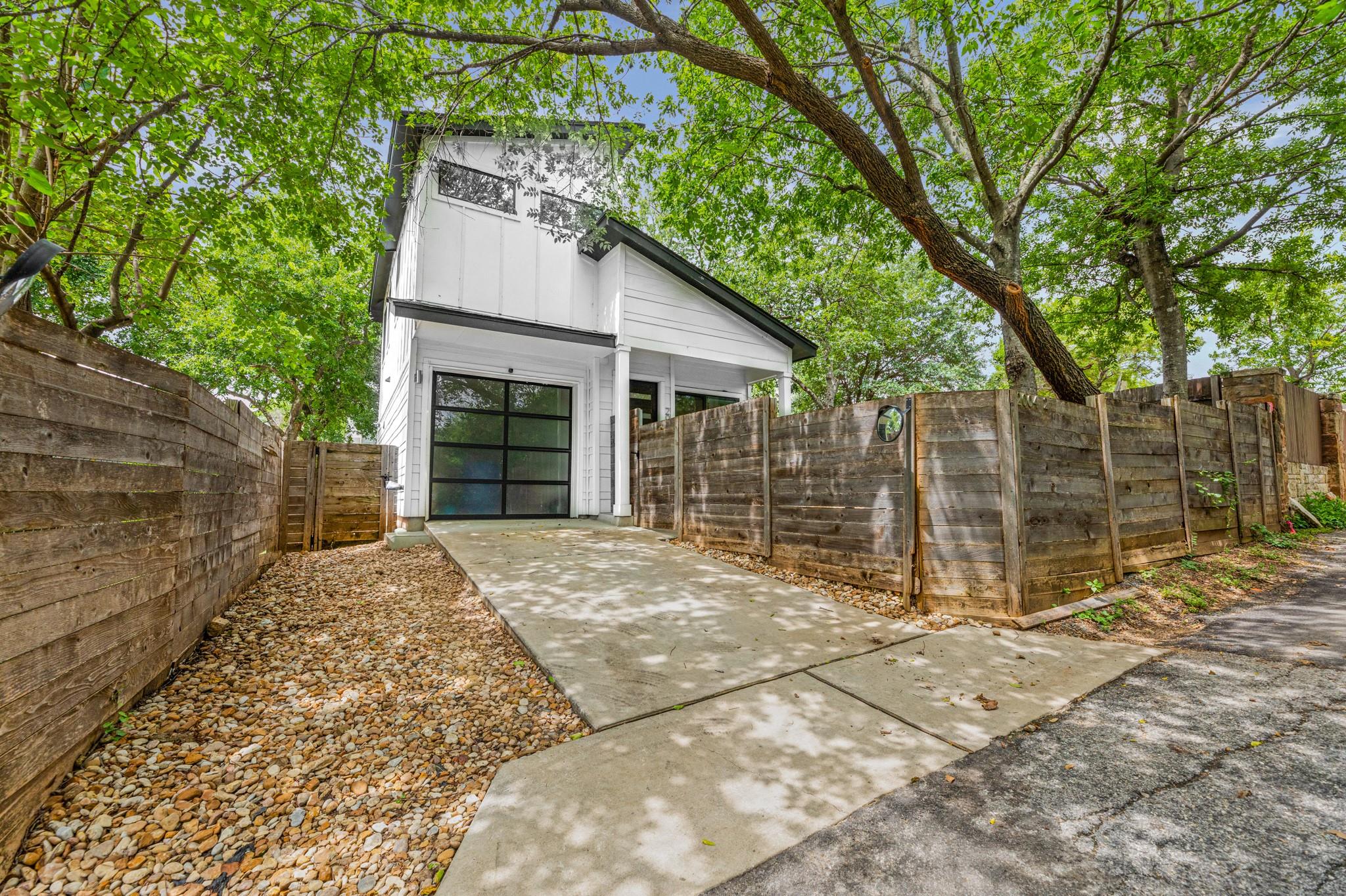 2004 E 10th ST #2, Austin, TX 78702