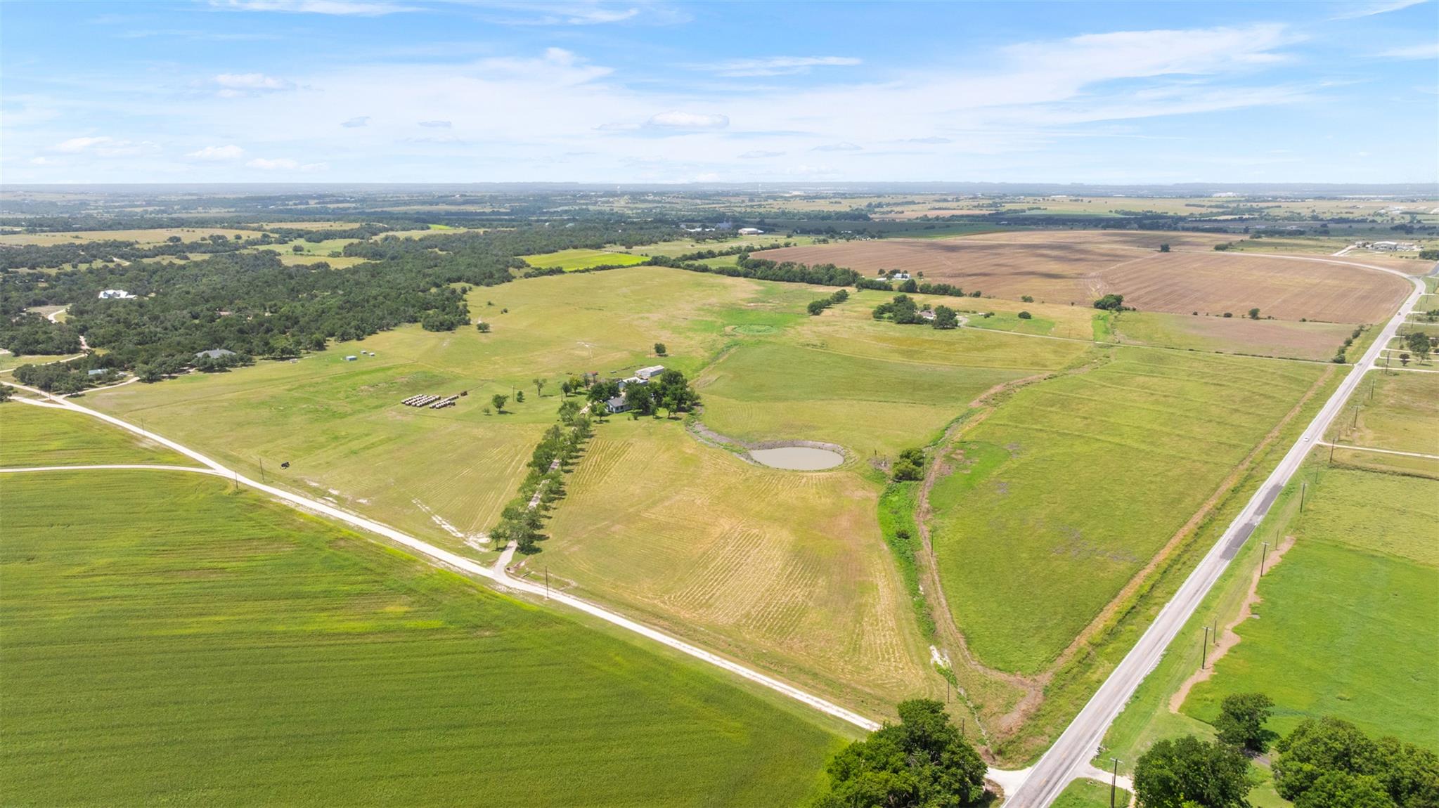 100 Rundberg DR, Jarrell, TX 76537