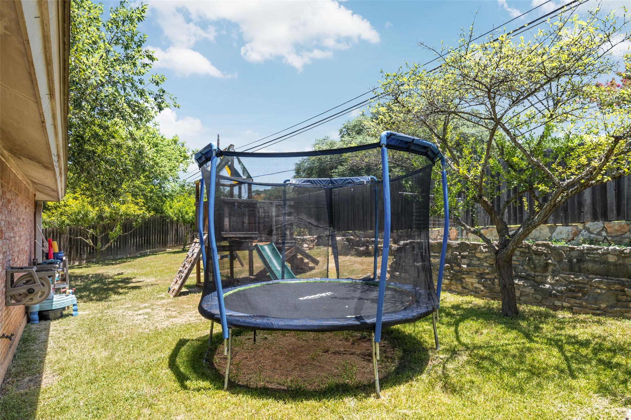 102 Chaparral ST, San Marcos, TX 78666