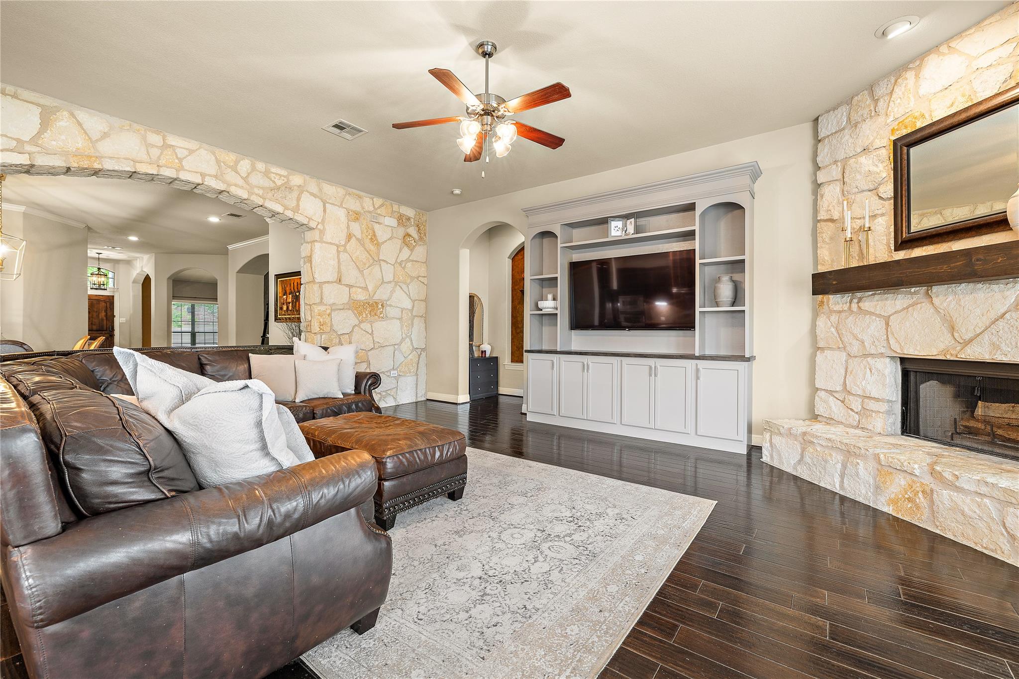 1008 N Ash CV, Hutto, TX 78634