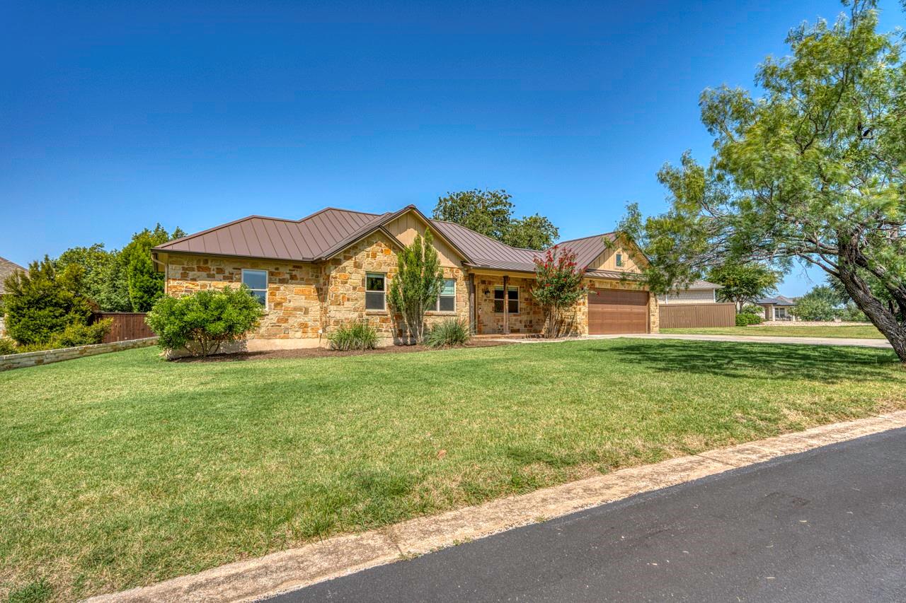 804 Four Oaks LN, Marble Falls, TX 78654