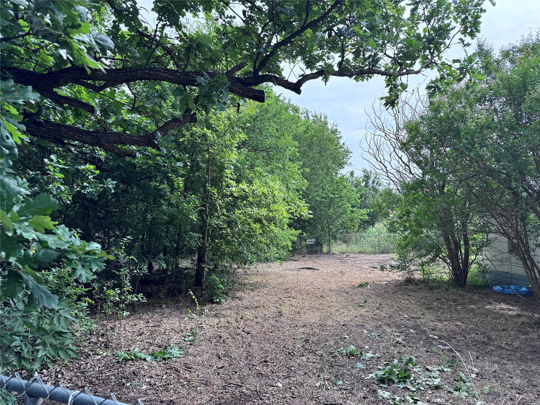 304 E Prairie Ave, Rogers, TX 76569
