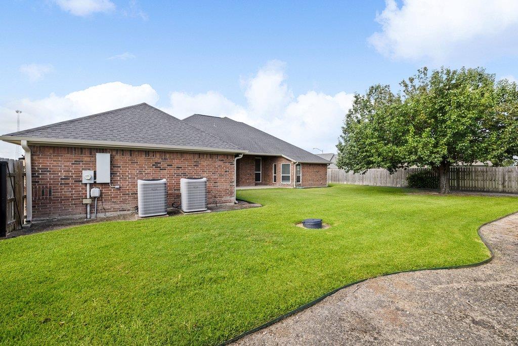 100 Davis CT, Thorndale, TX 76577