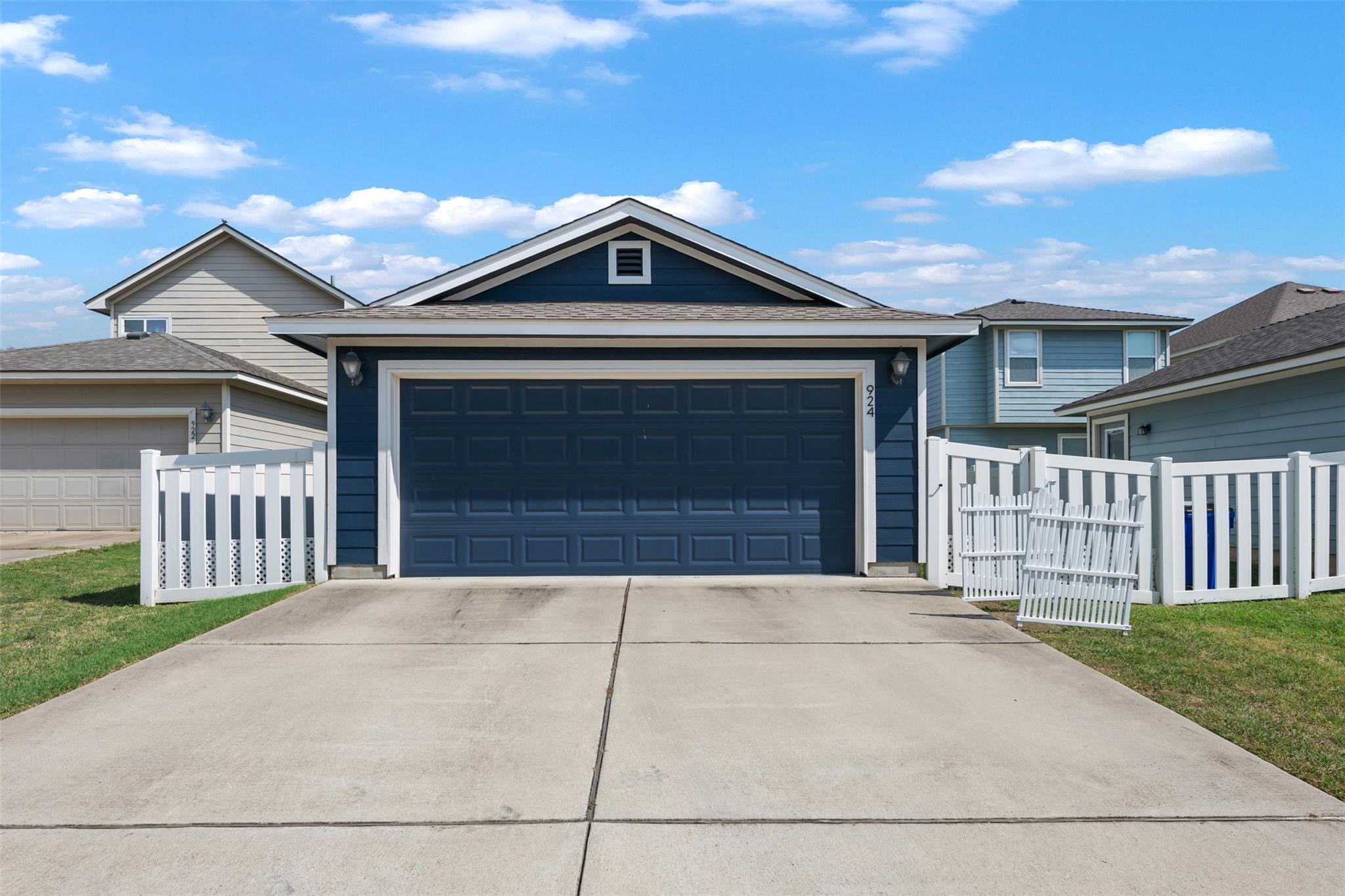 924 Lost Pines LN, Cedar Park, TX 78613