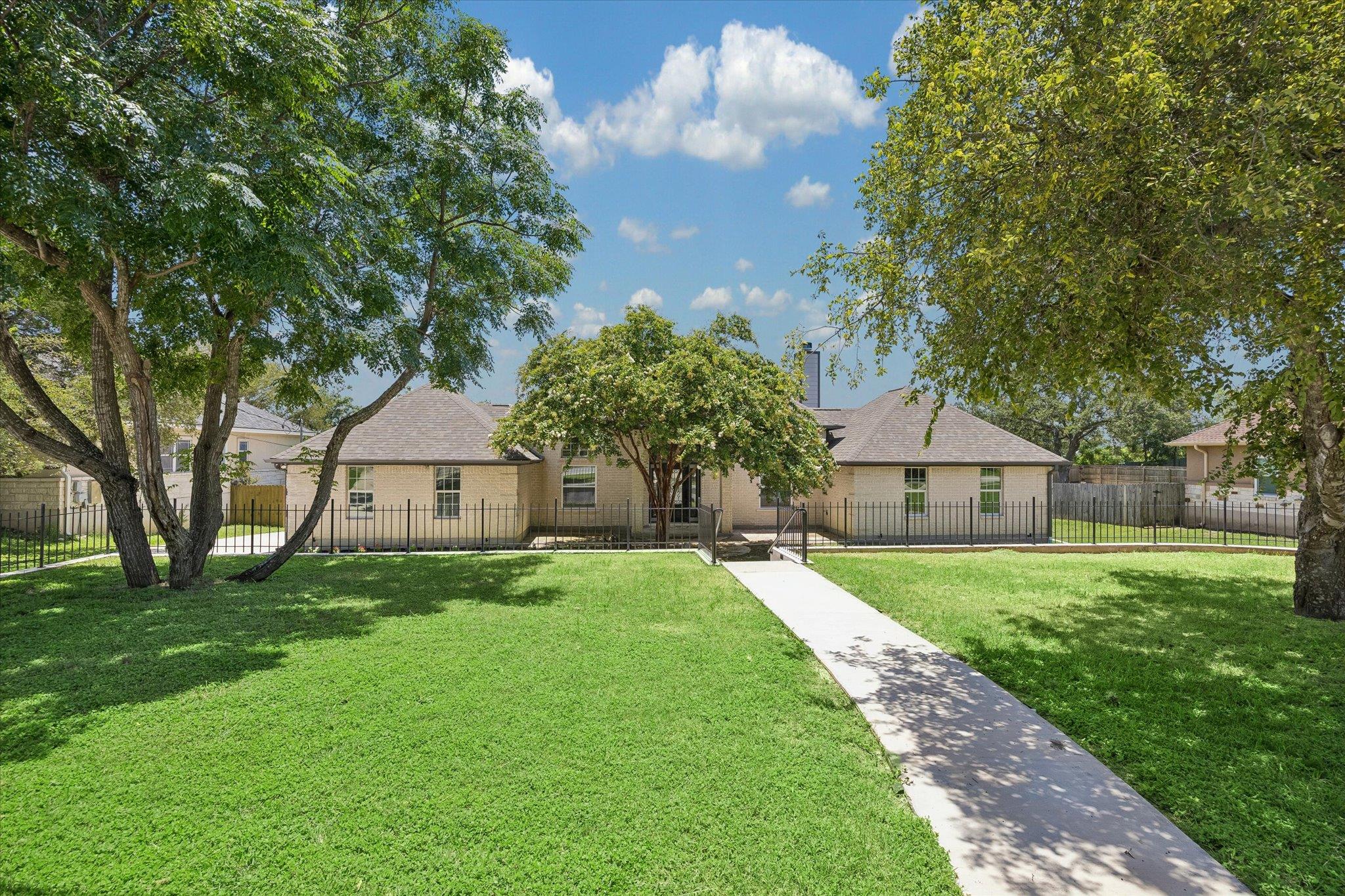 321 Quarry Springs DR, San Marcos, TX 78666