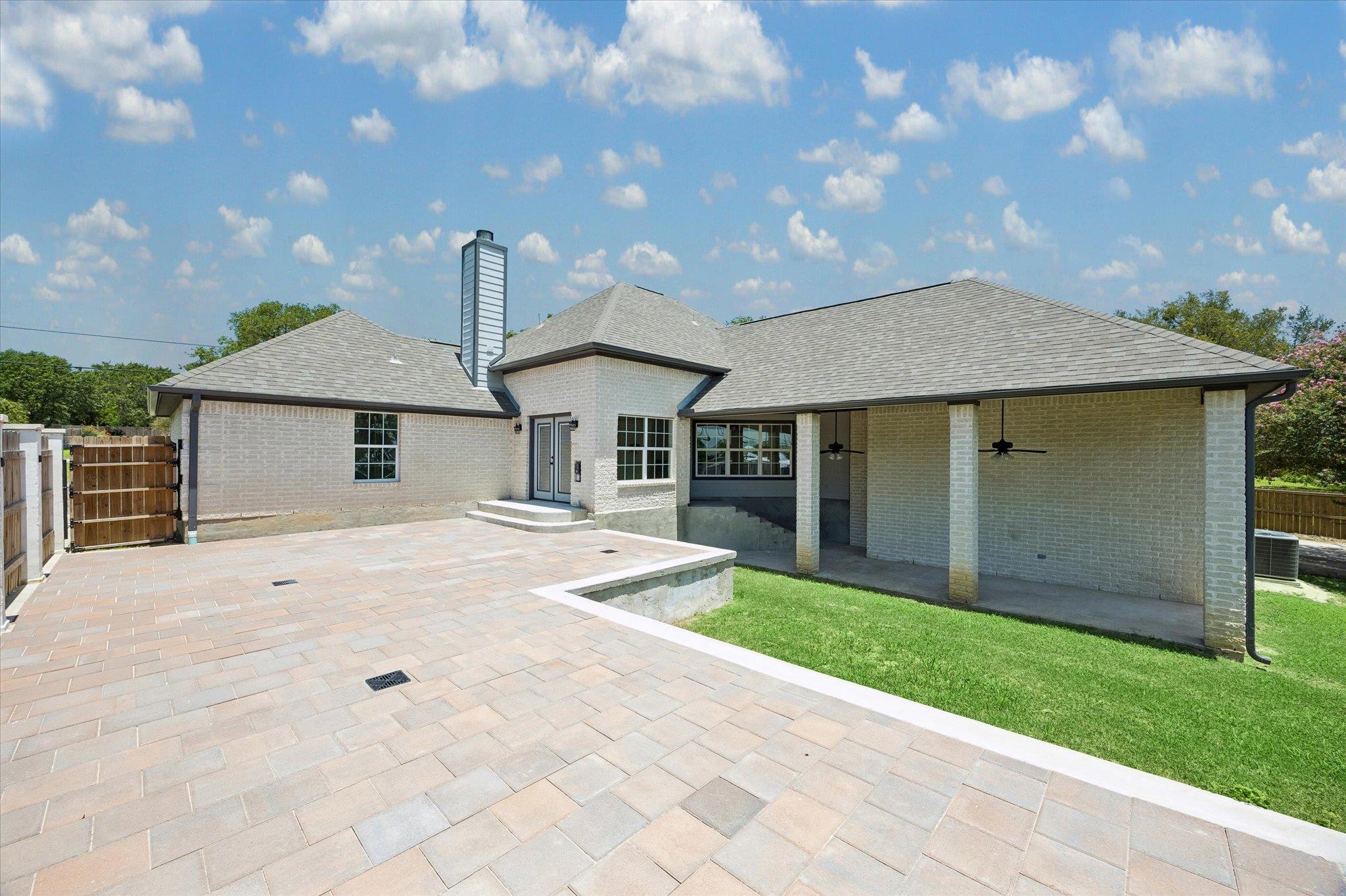 321 Quarry Springs DR, San Marcos, TX 78666