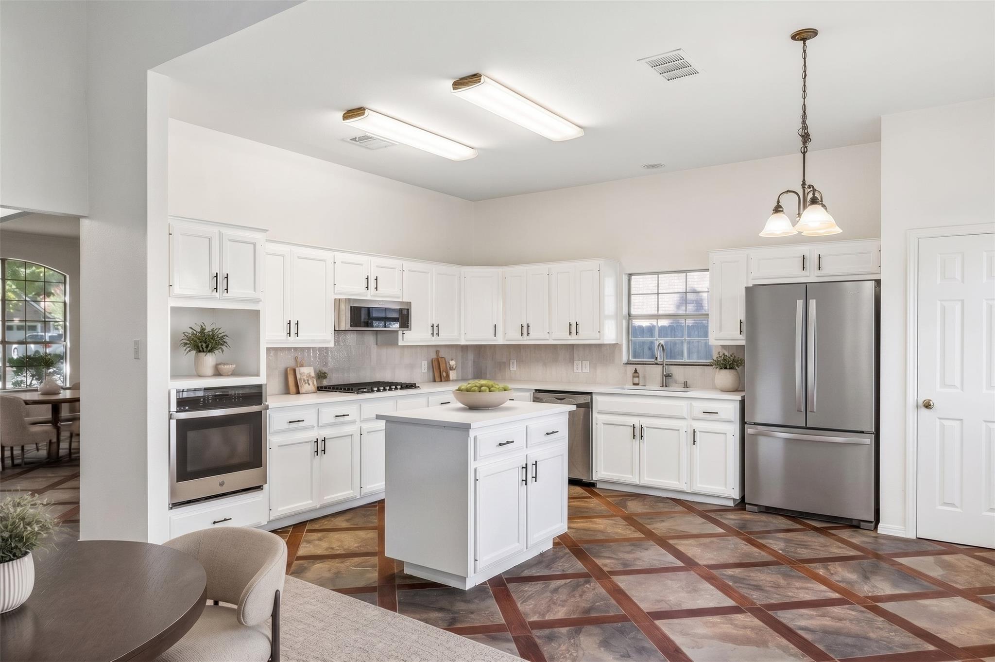 1908 Clearwater DR, Round Rock, TX 78681