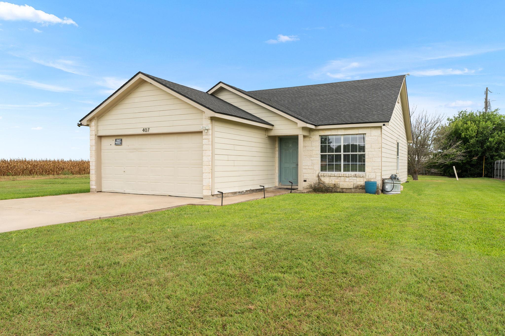 407 E Pietzsch ST, Bartlett, TX 76511