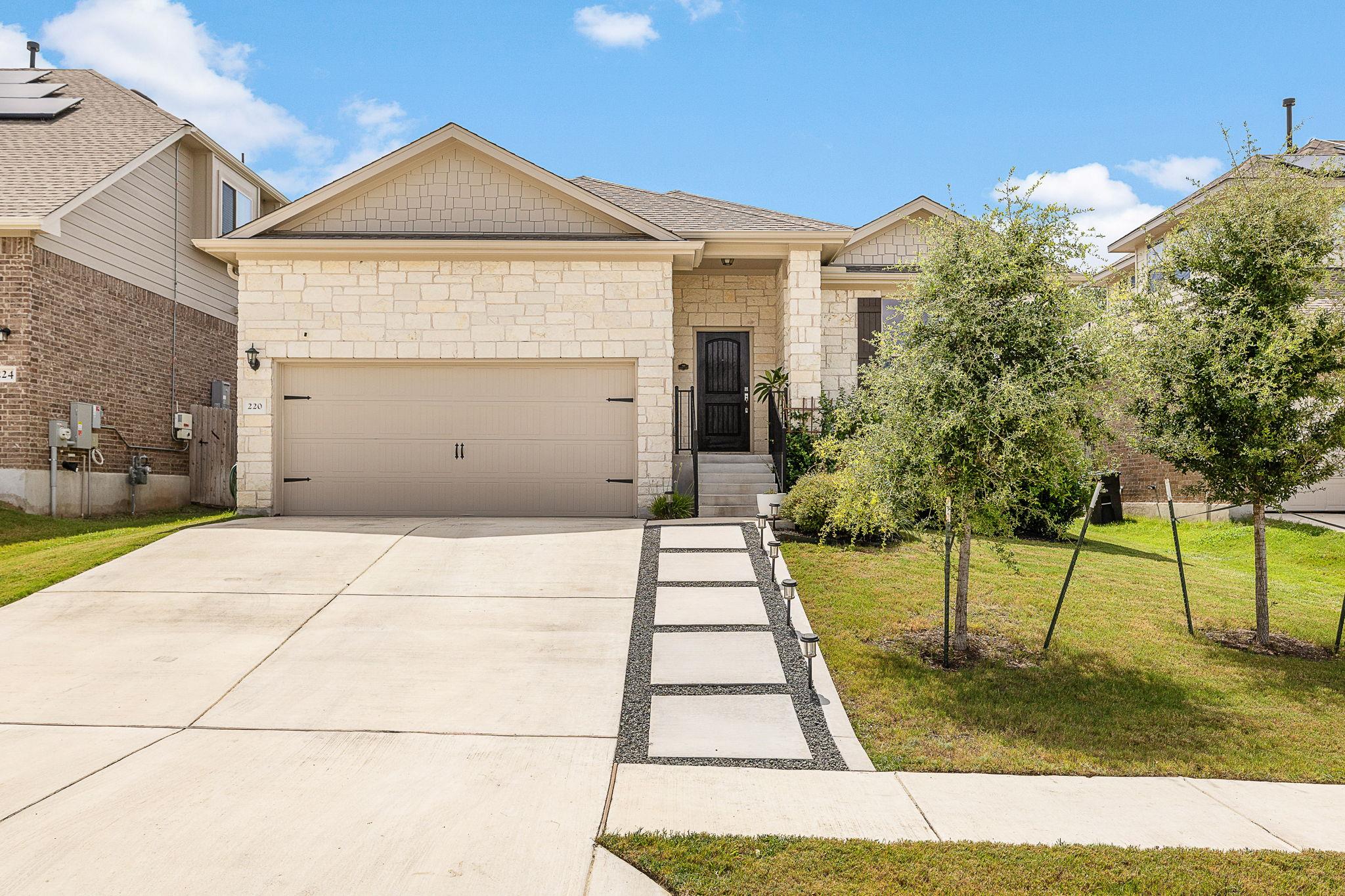 220 Castlefields ST, Hutto, TX 78634