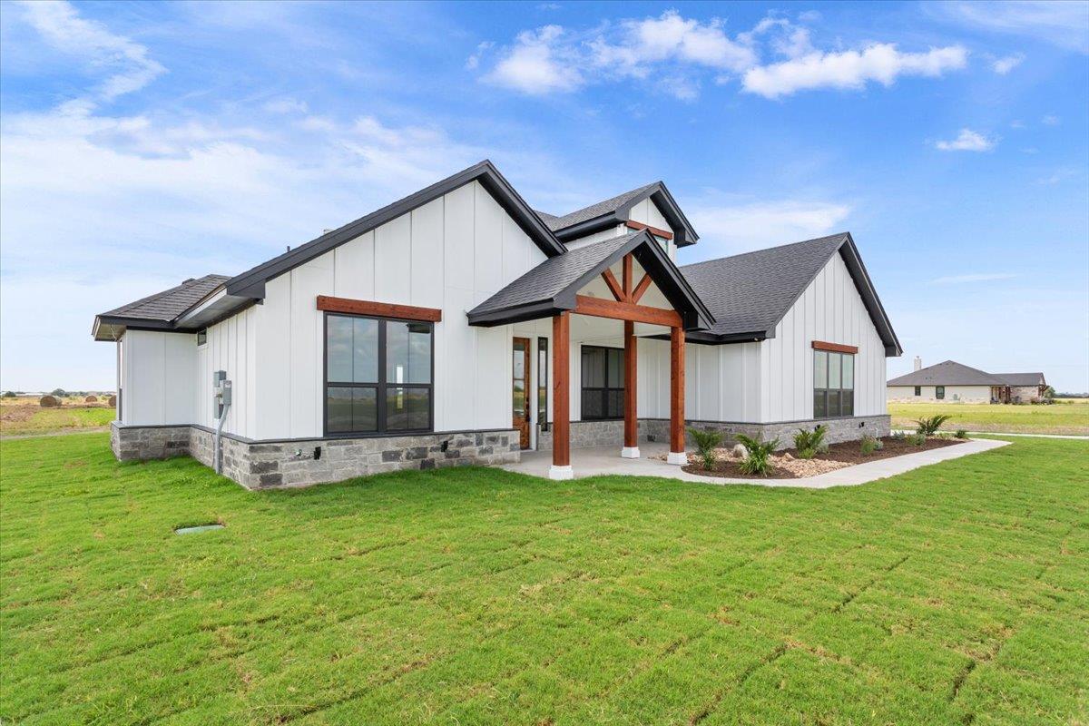 18085 Round Hall RD, Holland, TX 76534