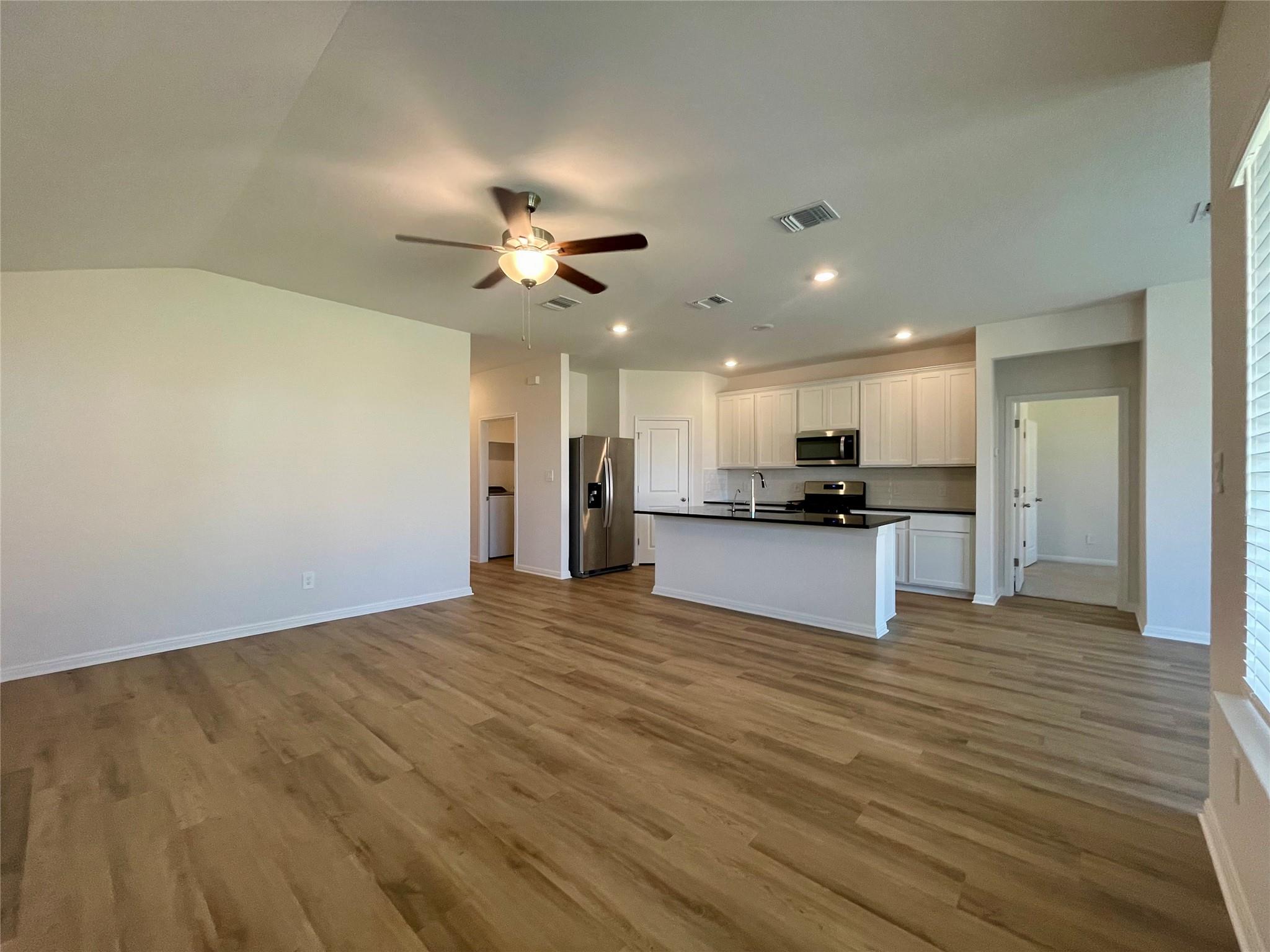 137 Holmby DR, Hutto, TX 78634