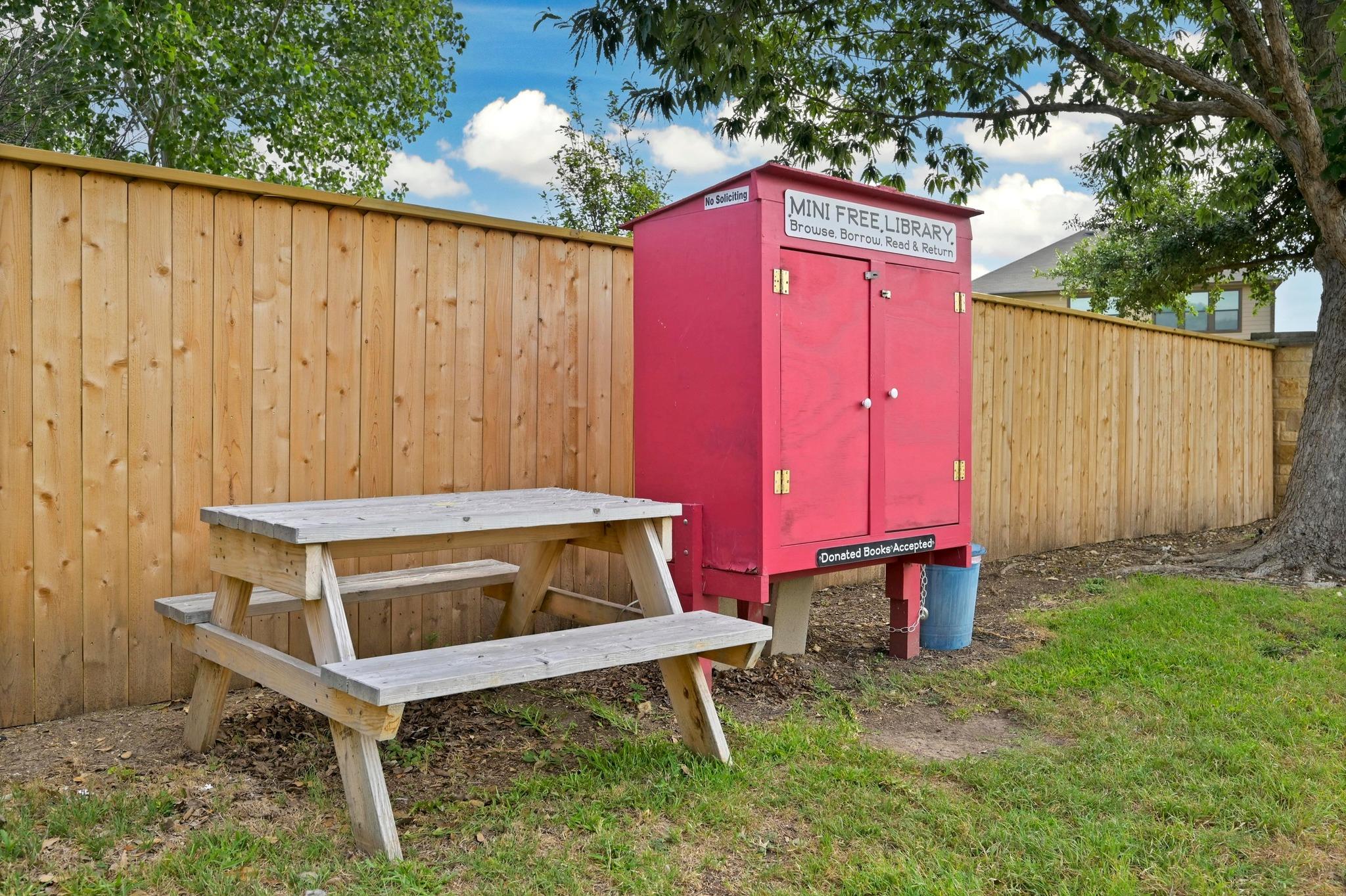 2215 Mccombs ST, Georgetown, TX 78626
