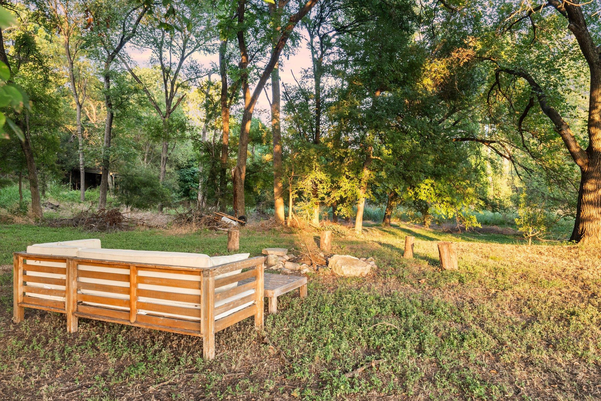 7689 Delwau LN, Austin, TX 78725