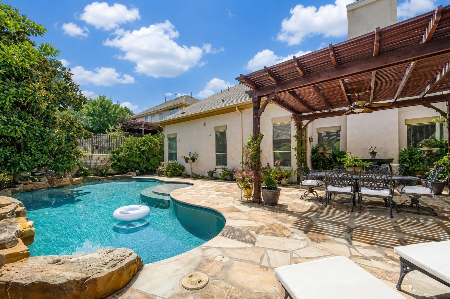 111 Whitley DR, Austin, TX 78738