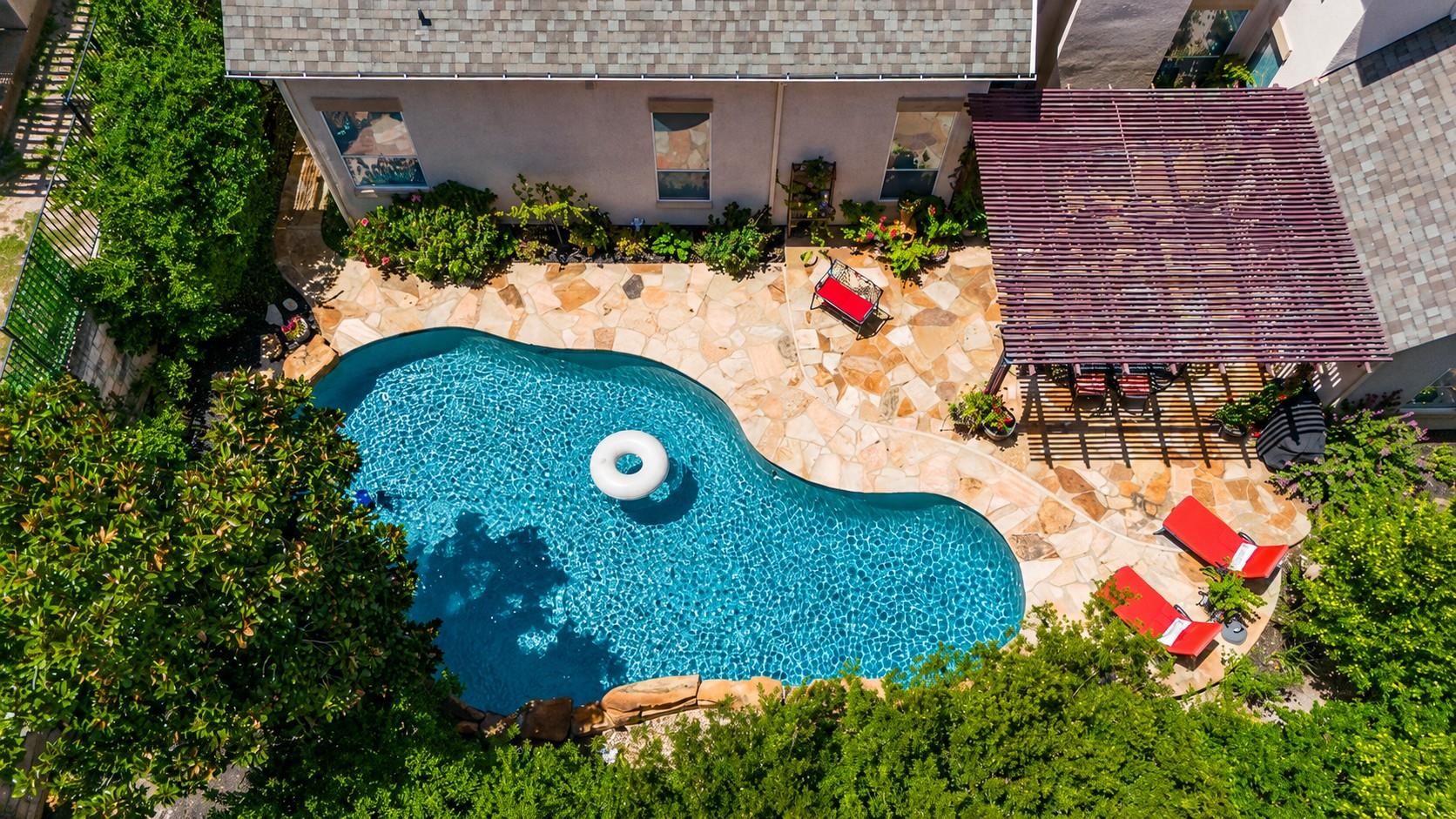 111 Whitley DR, Austin, TX 78738