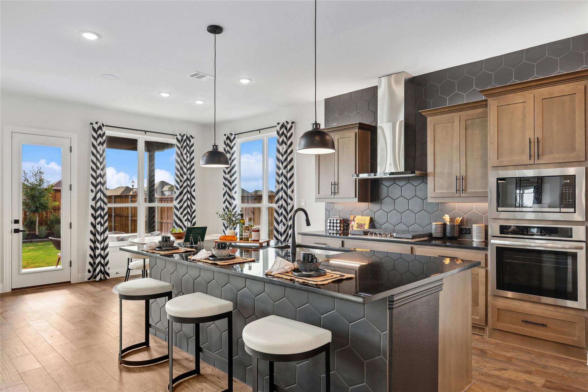 933 Landing LN, Leander, TX 78641