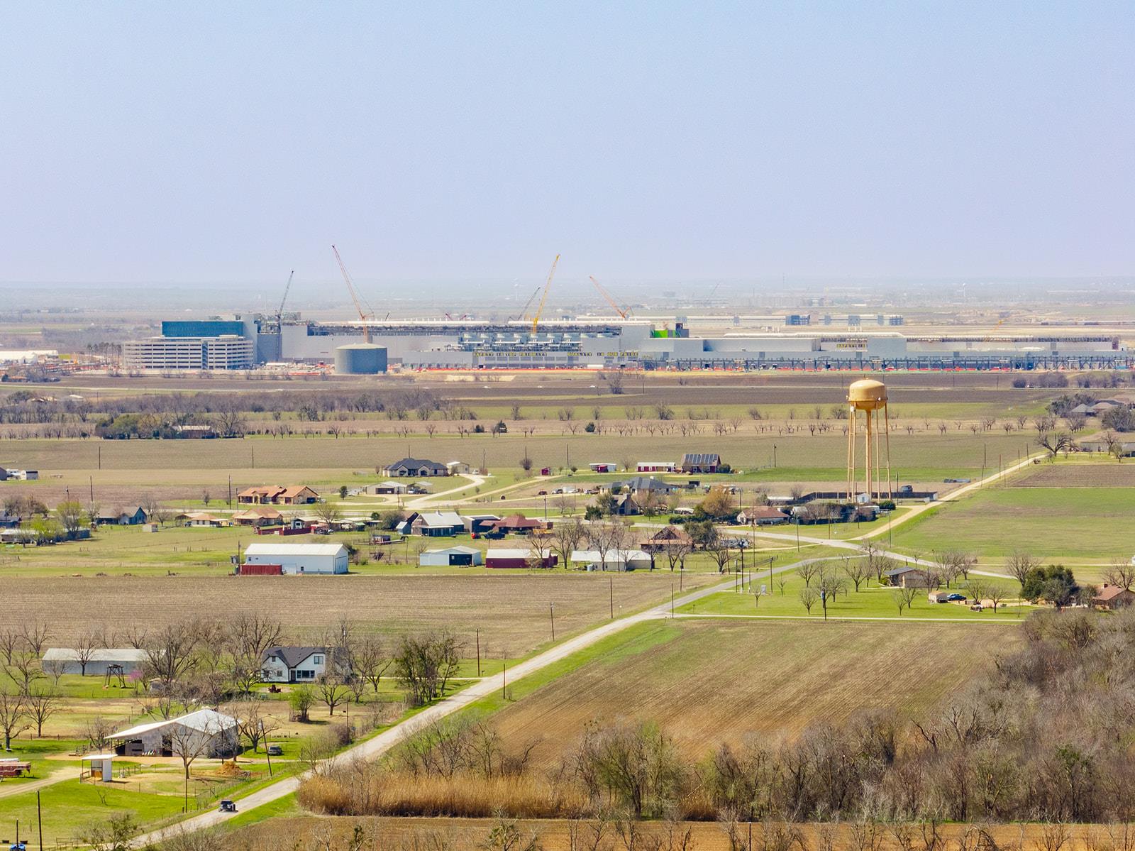 2901 and 2973 S Main ST, Taylor, TX 76574