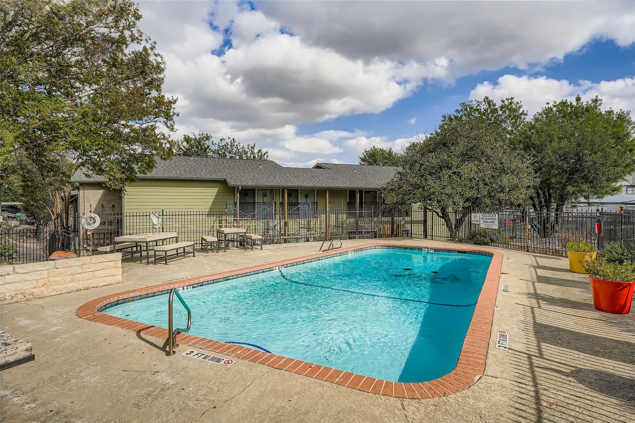 2124 Burton DR #149, Austin, TX 78741