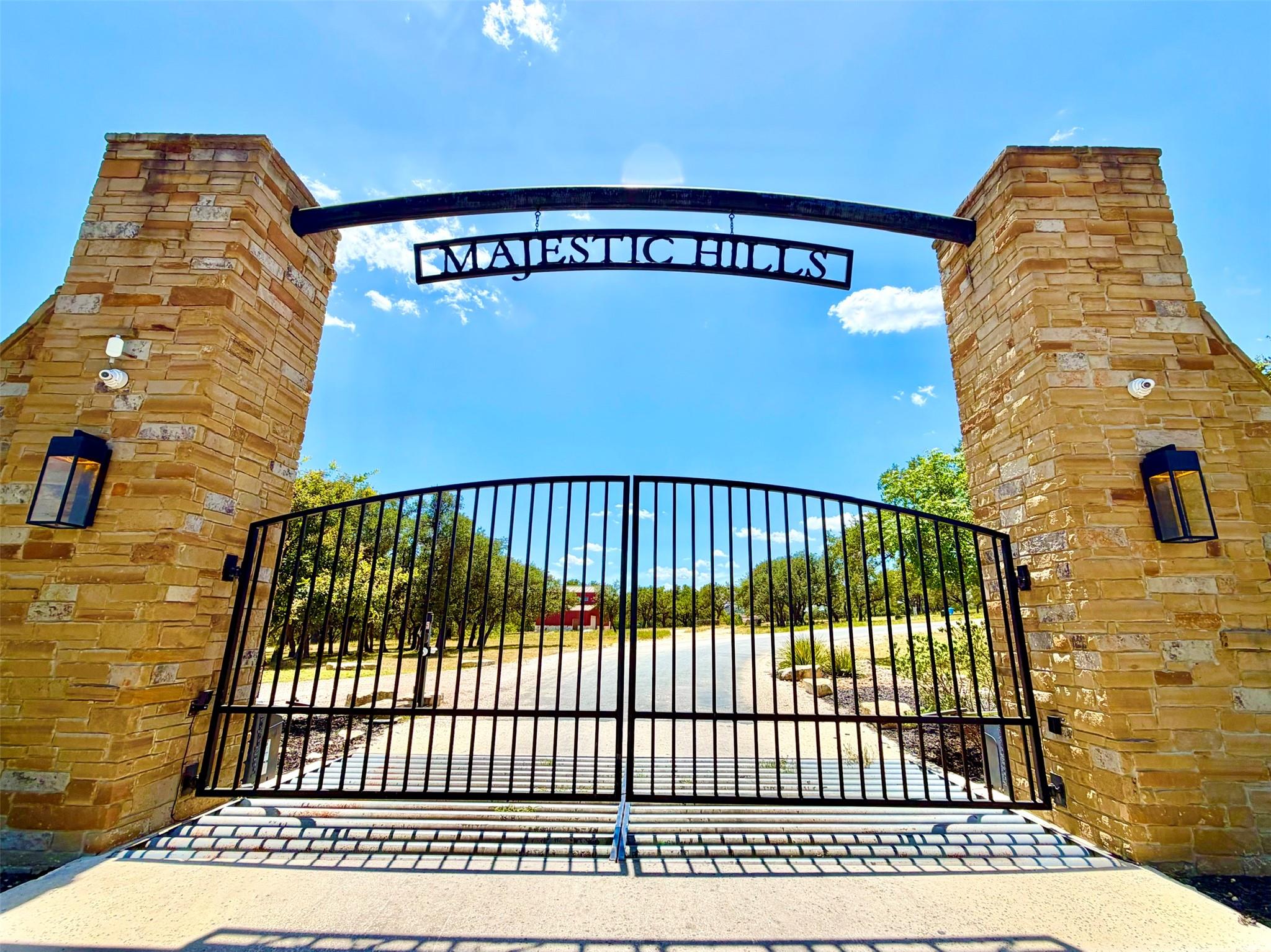 523 Big Sky CT, Blanco, TX 78606