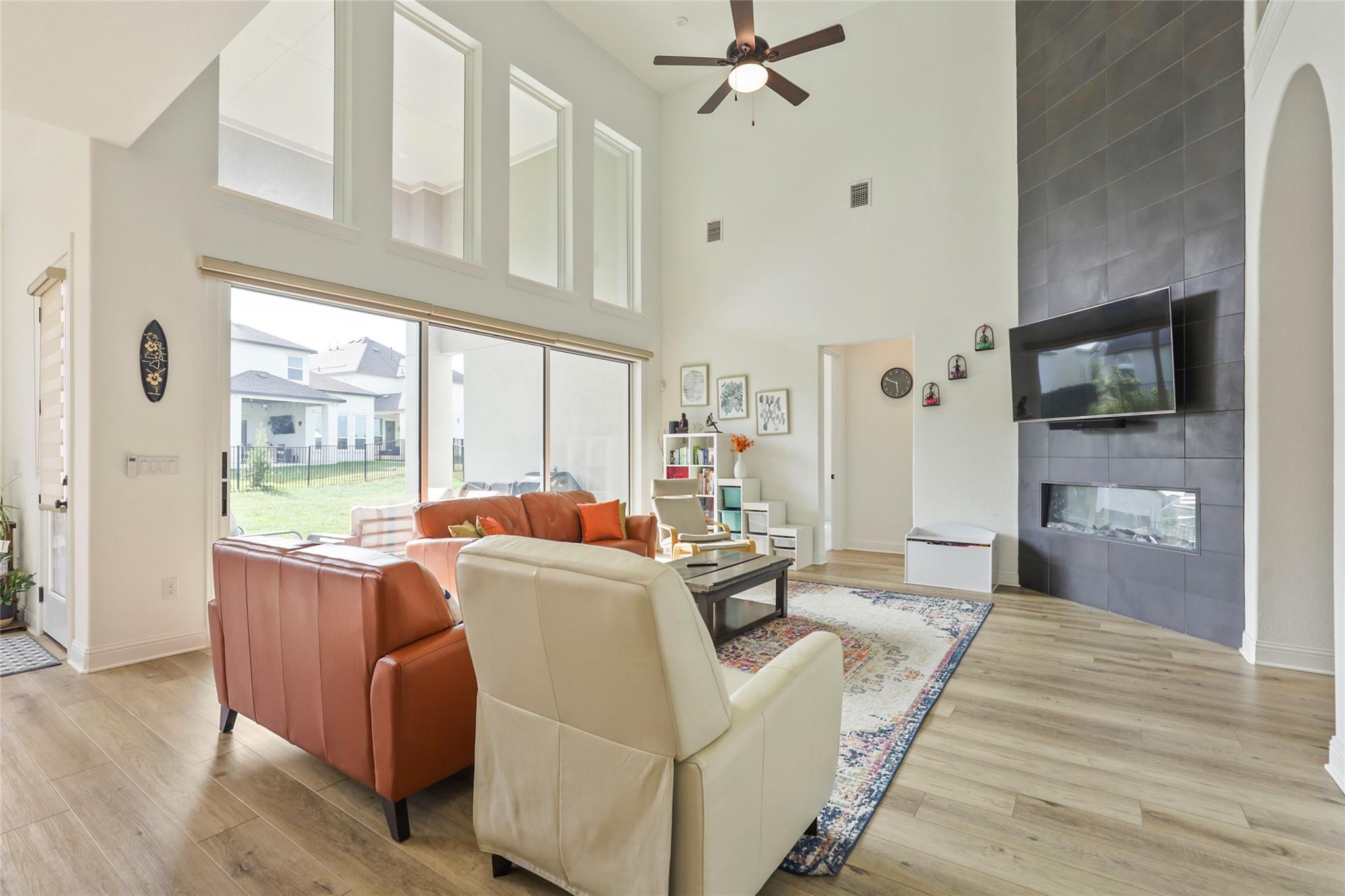 933 Trevi Fontana DR, Leander, TX 78641