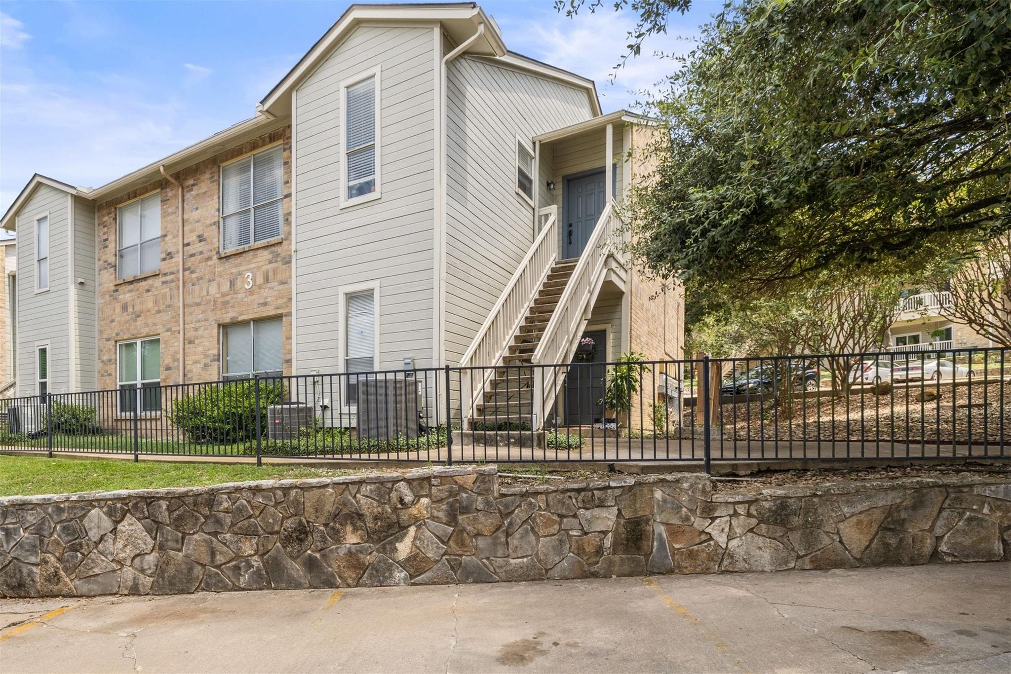 2450 Wickersham LN #302, Austin, TX 78741