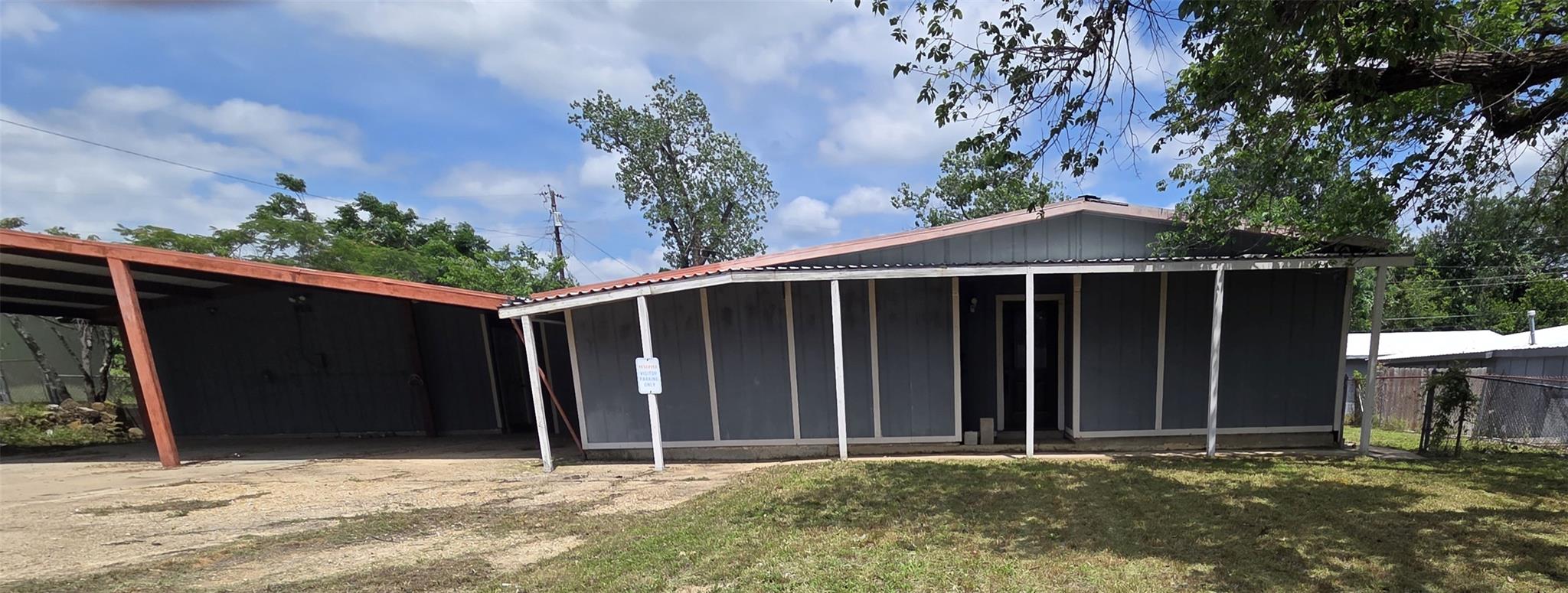 708 Rockdale RD, Rockdale, TX 76567
