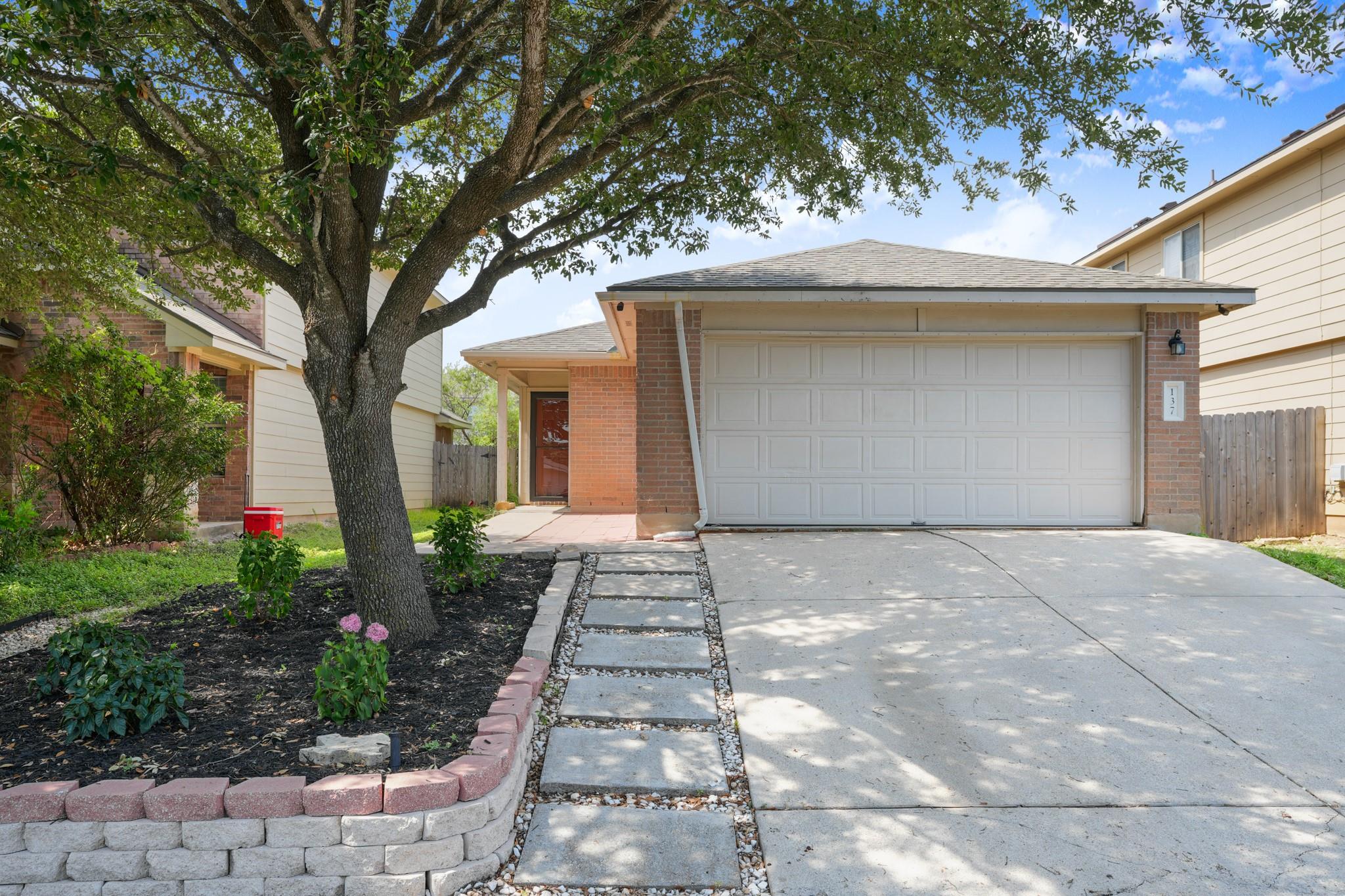 137 Hillhouse LN, Manchaca, TX 78652